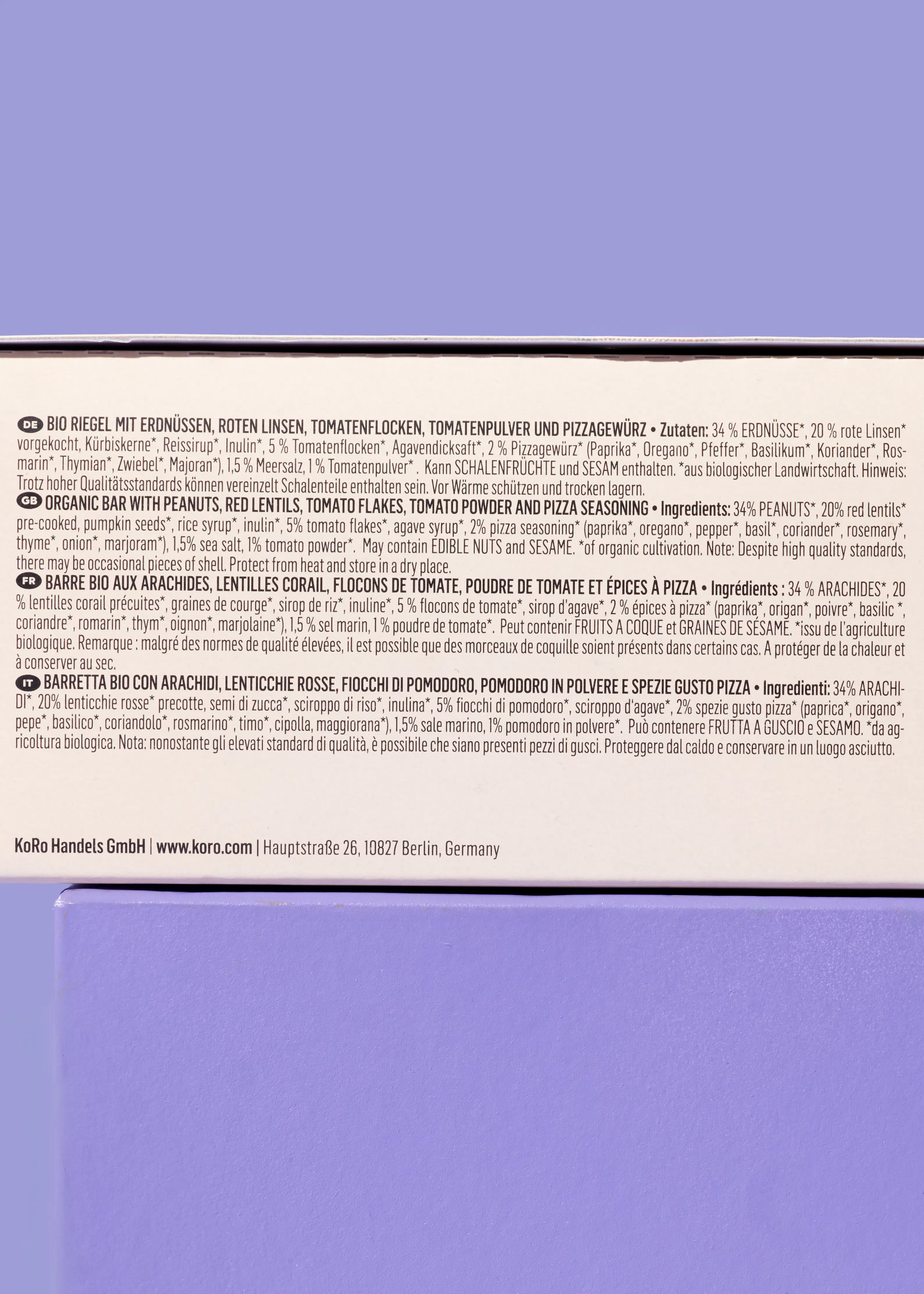 die Rückseite einer Schachtel Bio-Riegel mit Erdnüssen und Tomatenflocken