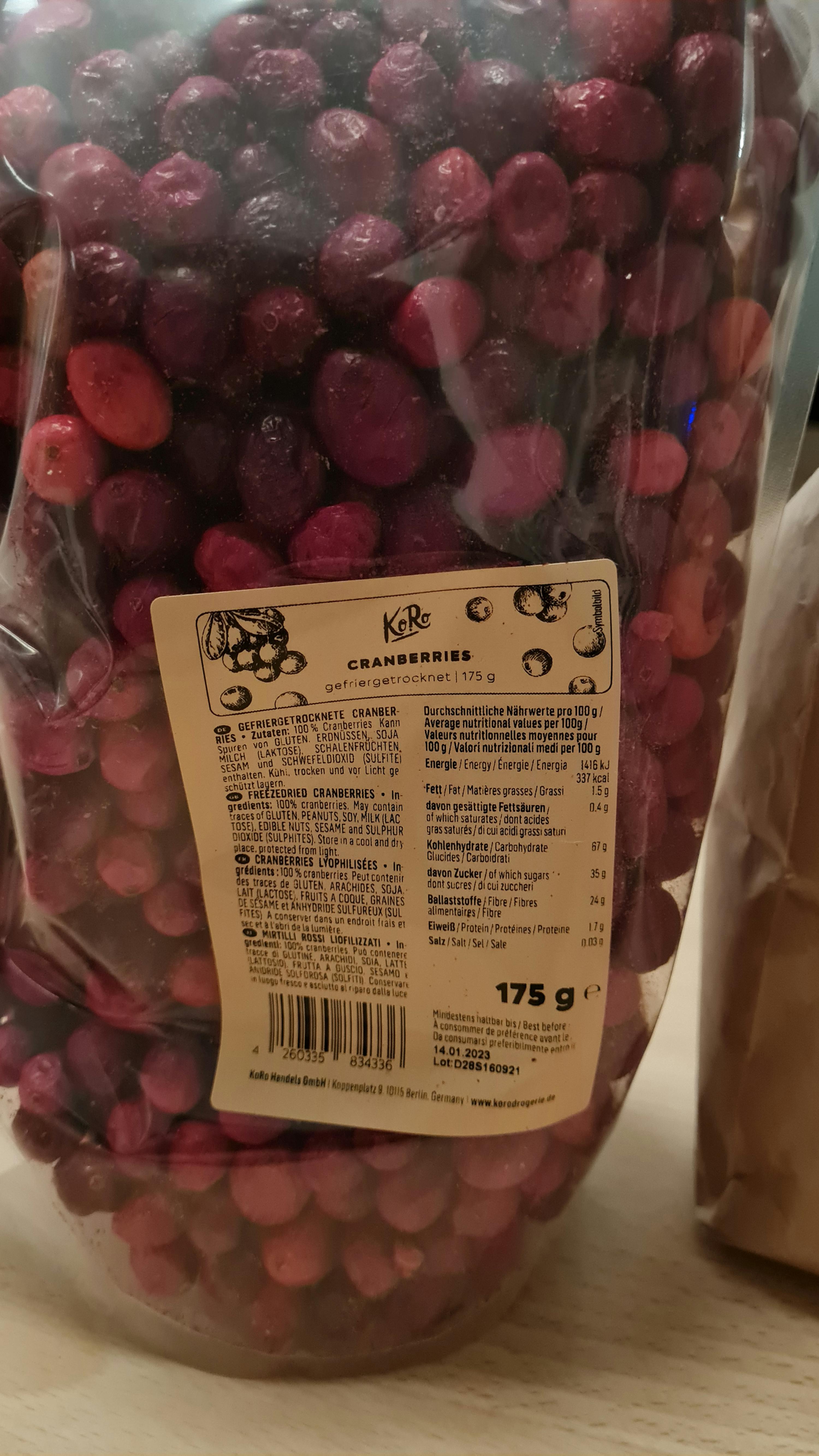 a bag of cranberries with a label that says ' cranberries ' on it