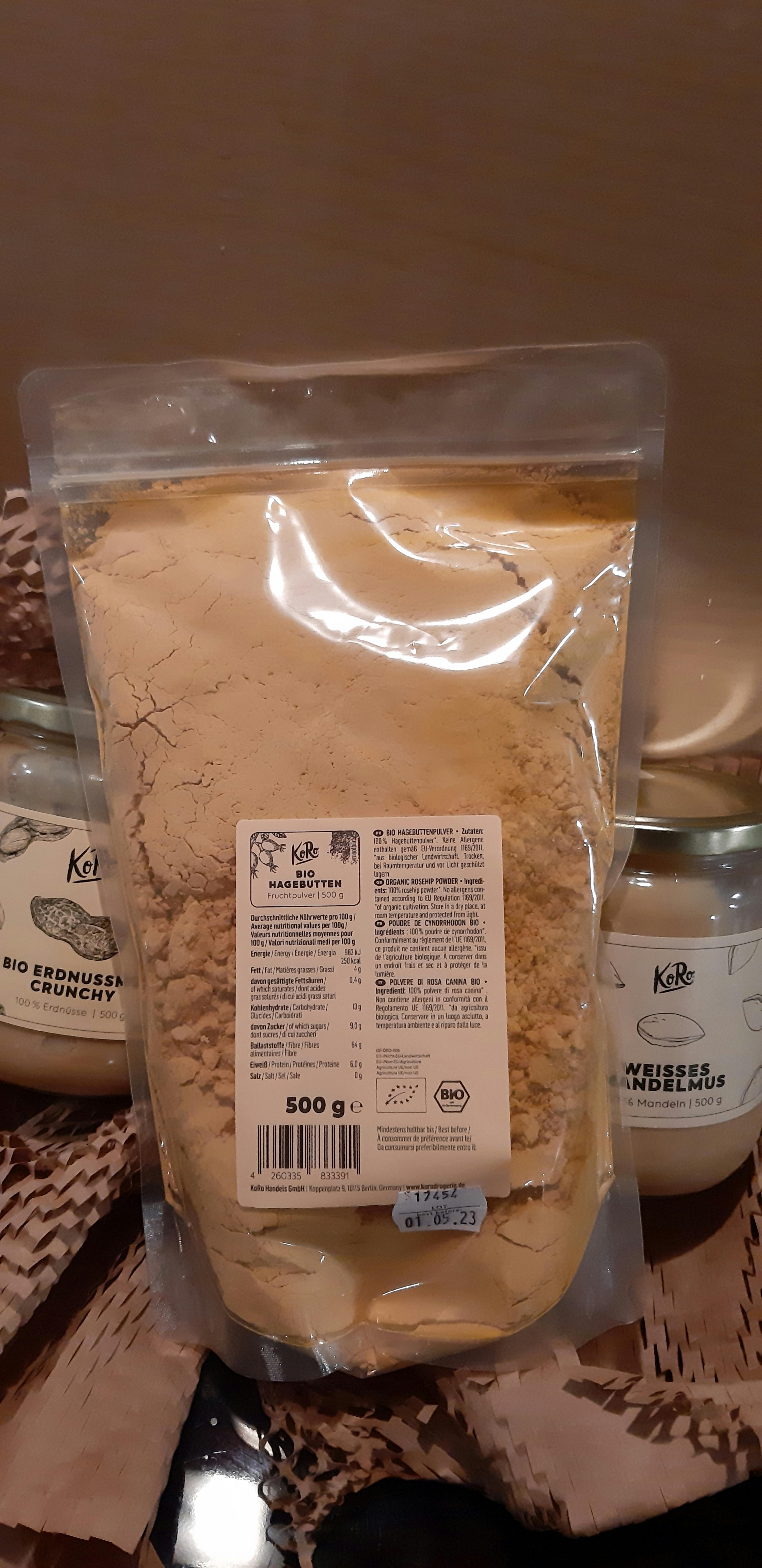 eine Tüte bio Erdnuss crunchy steht neben einer Tüte bio Erdnuss crunchy