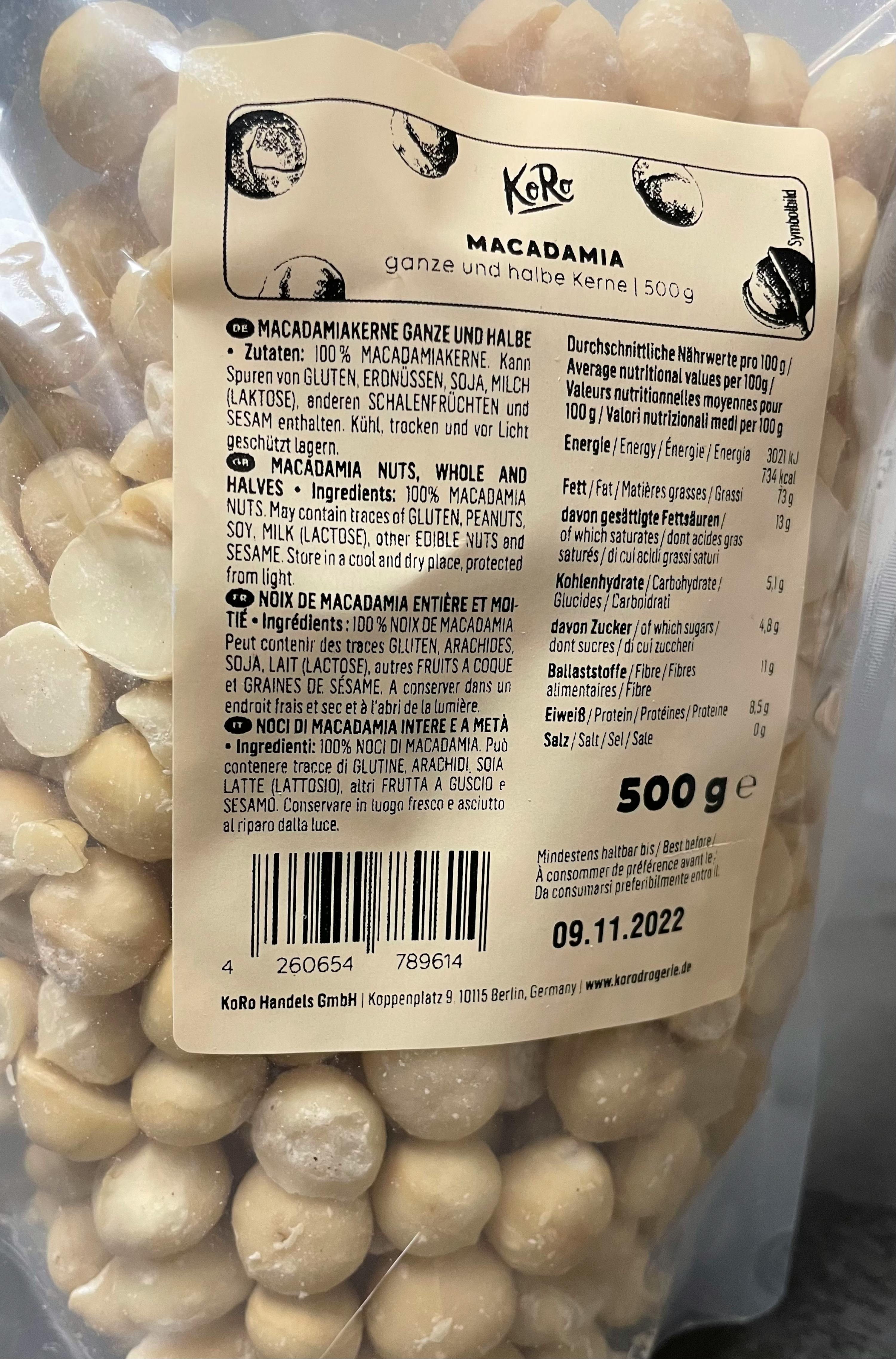 l' etichetta di un sacchetto di macadamia è in lingua italiana