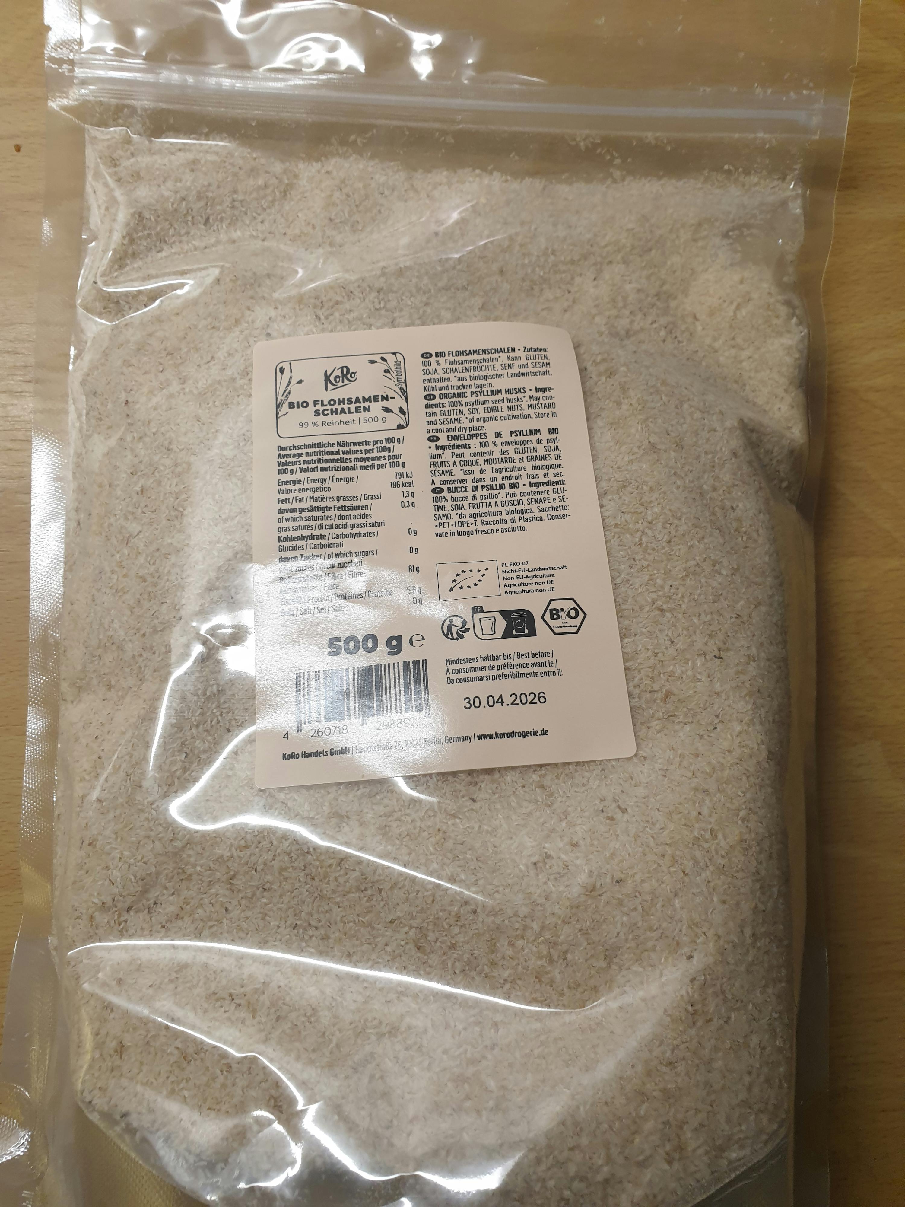 eine Plastiktüte mit einem Etikett auf der Rückseite und der Aufschrift bio