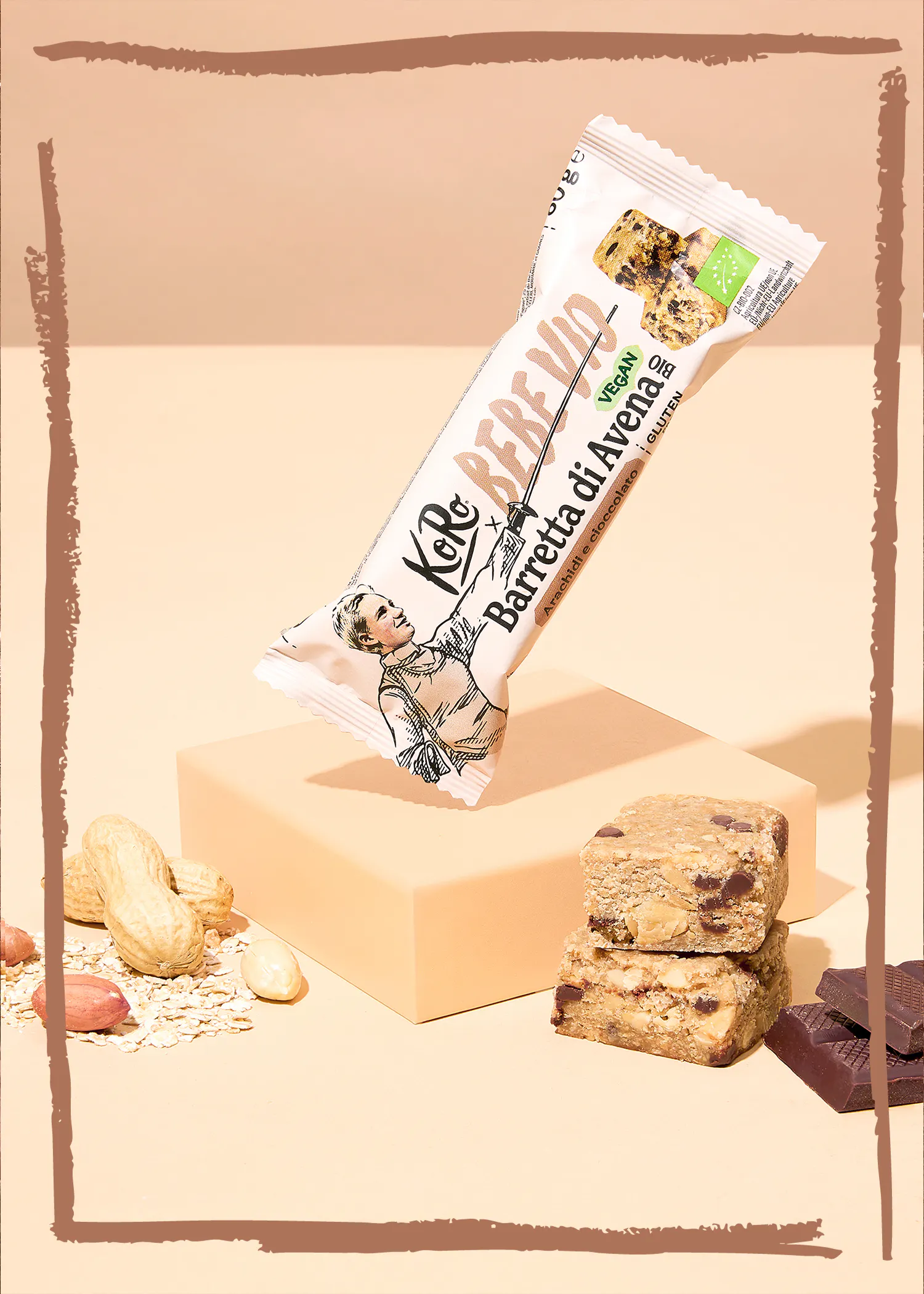 una barretta di avena è seduta su un blocco beige
