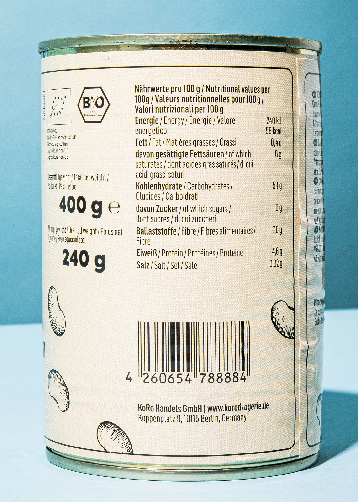 l' arrière d' une boîte de haricots avec des valeurs nutritionnelles