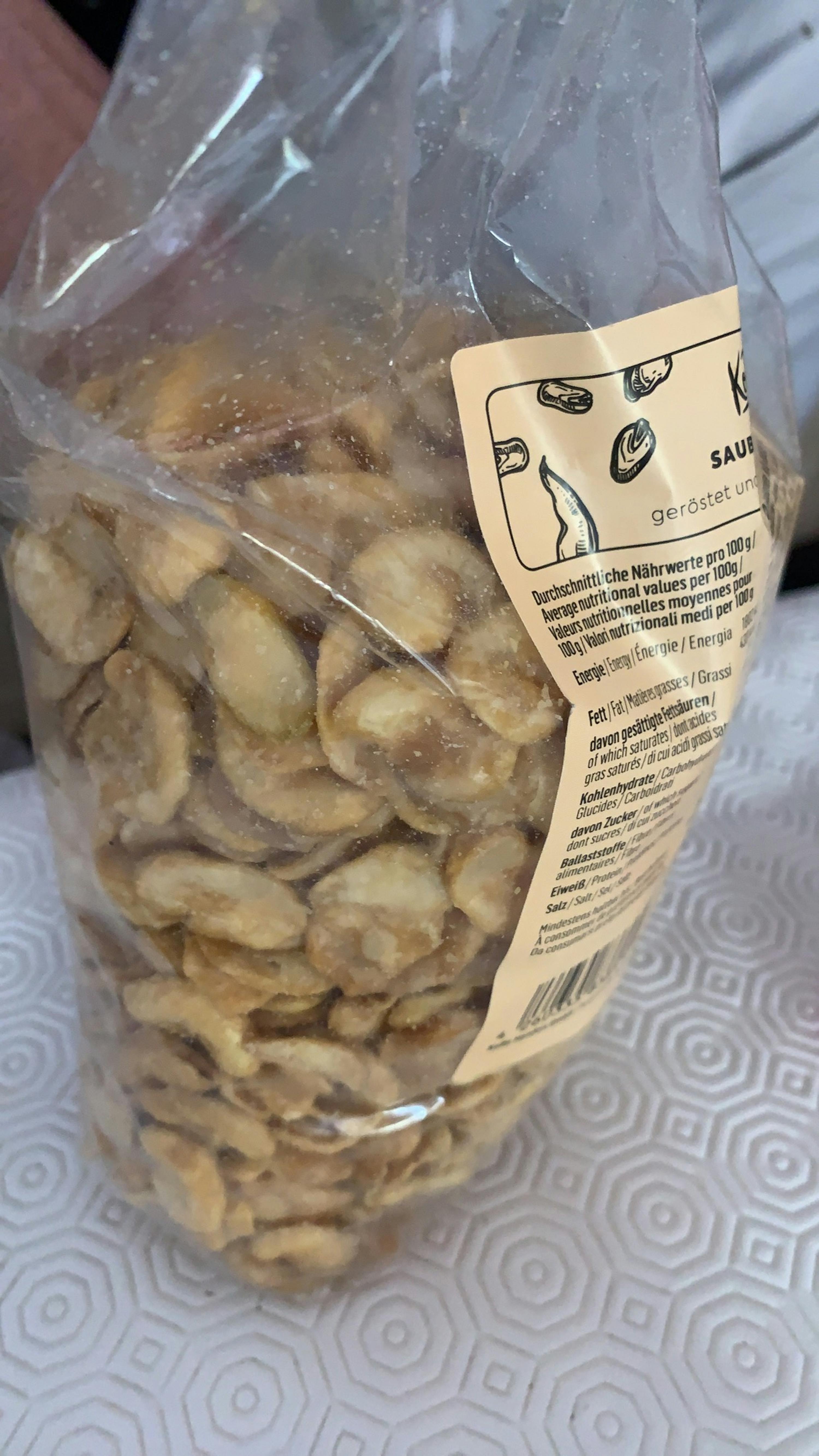 a bag of nuts has a label that says saue gerostet
