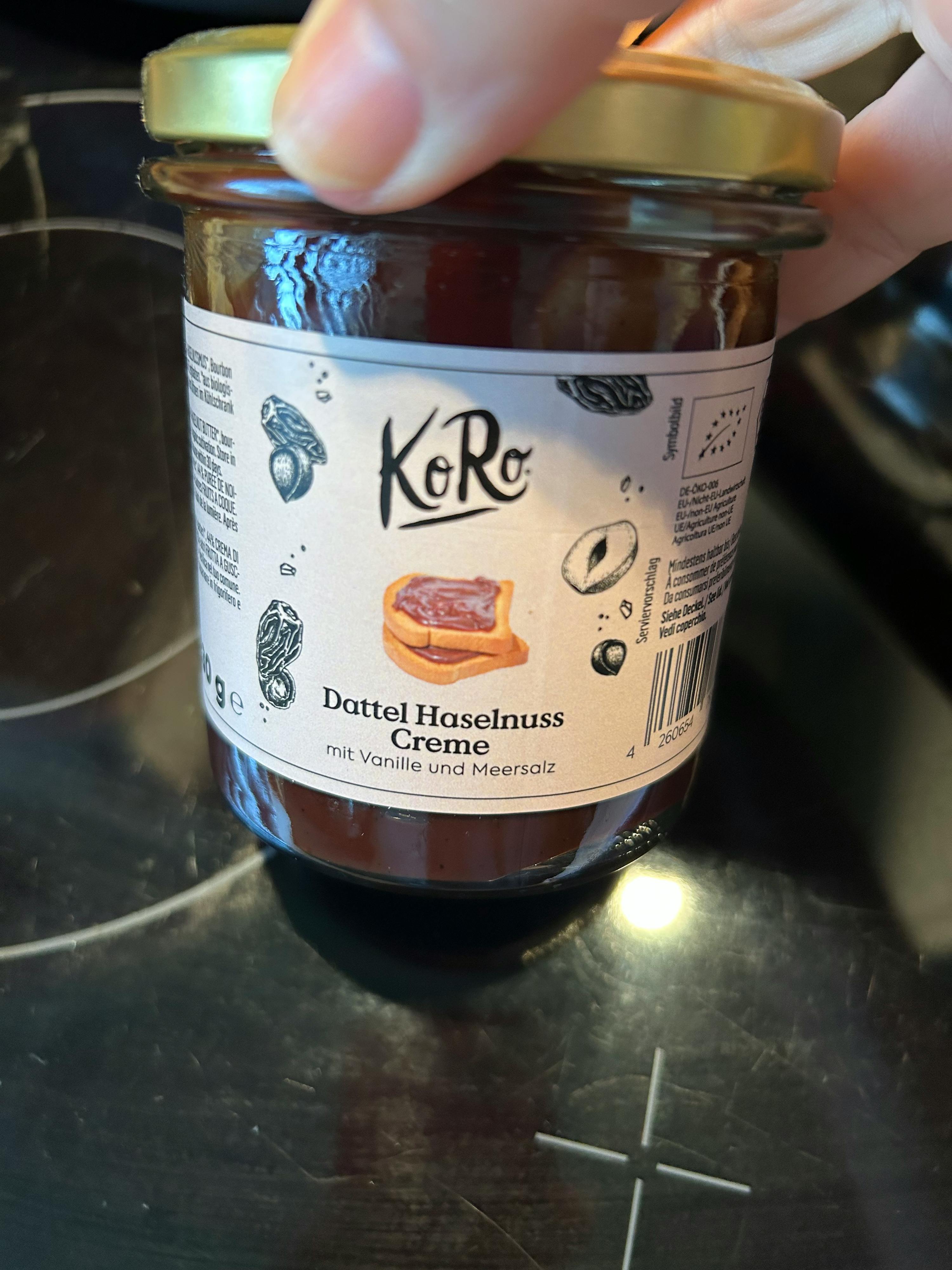 a jar of creme has a label that says ' doppel hazelnuss creme ' on it