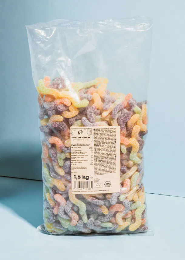 a bag of candy with a label that says 1,5 kg on it