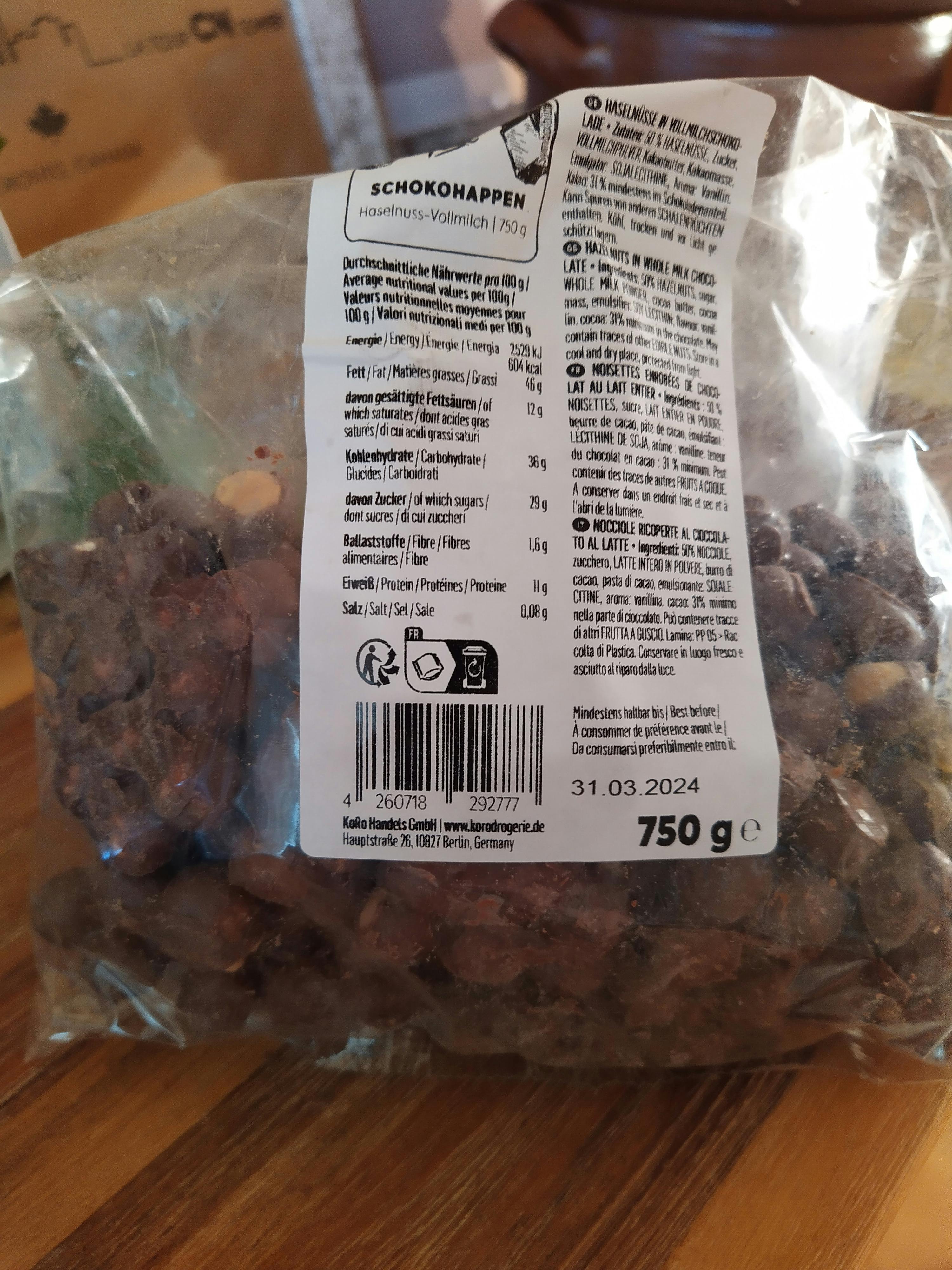 a bag of chocolate covered peanuts has a label that says 750 g