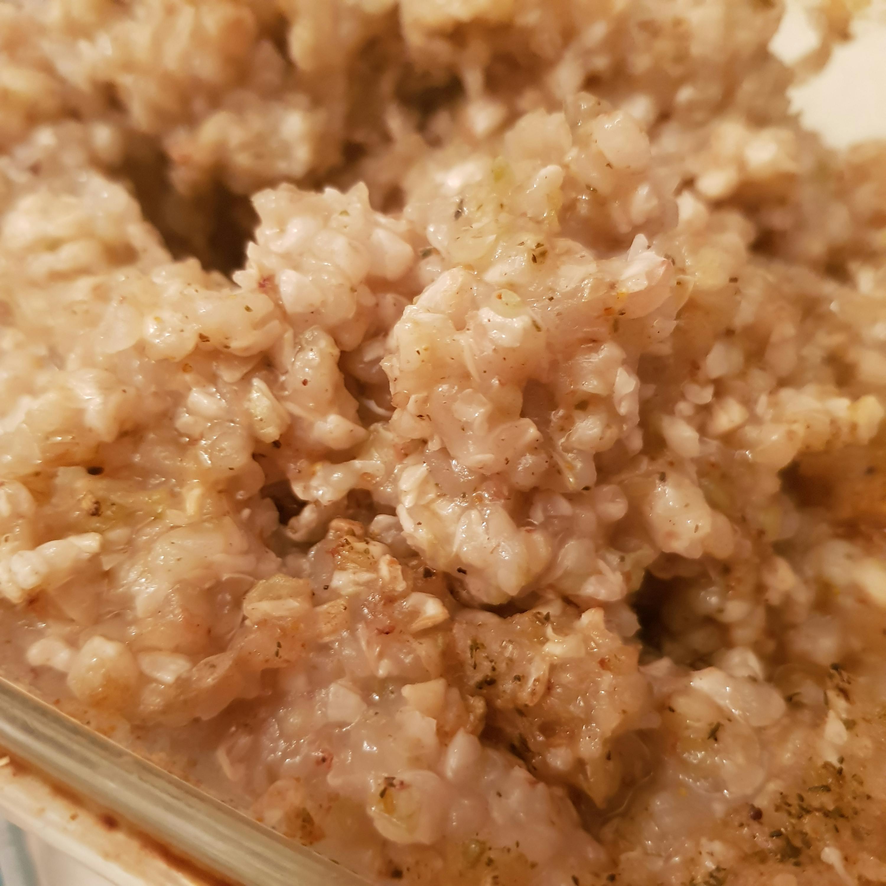 un gros plan d' une assiette de riz