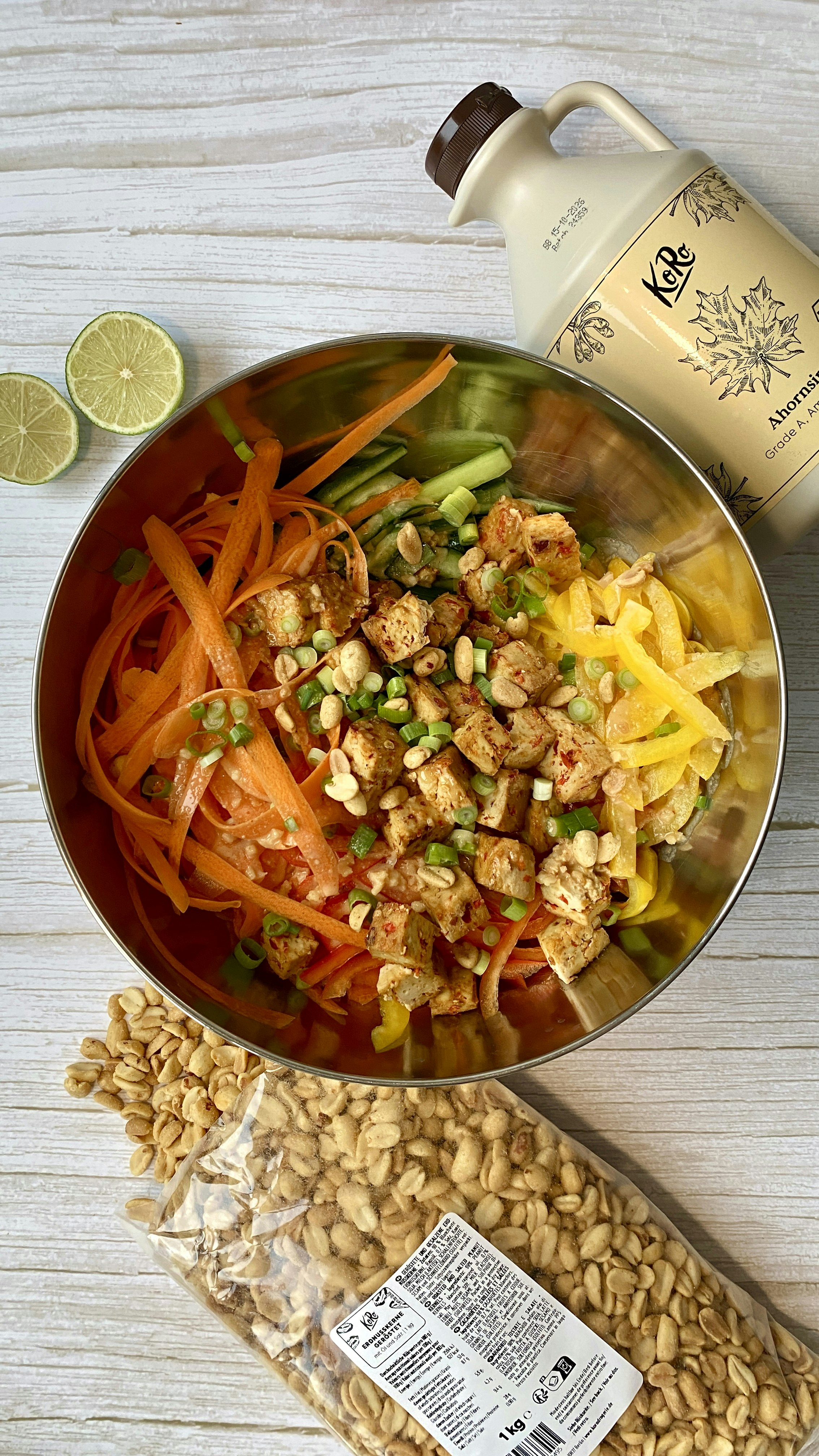 Glasnudelsalat mit Chili-Tofu &amp; Erdnuss-Dressing | KoRo Germany