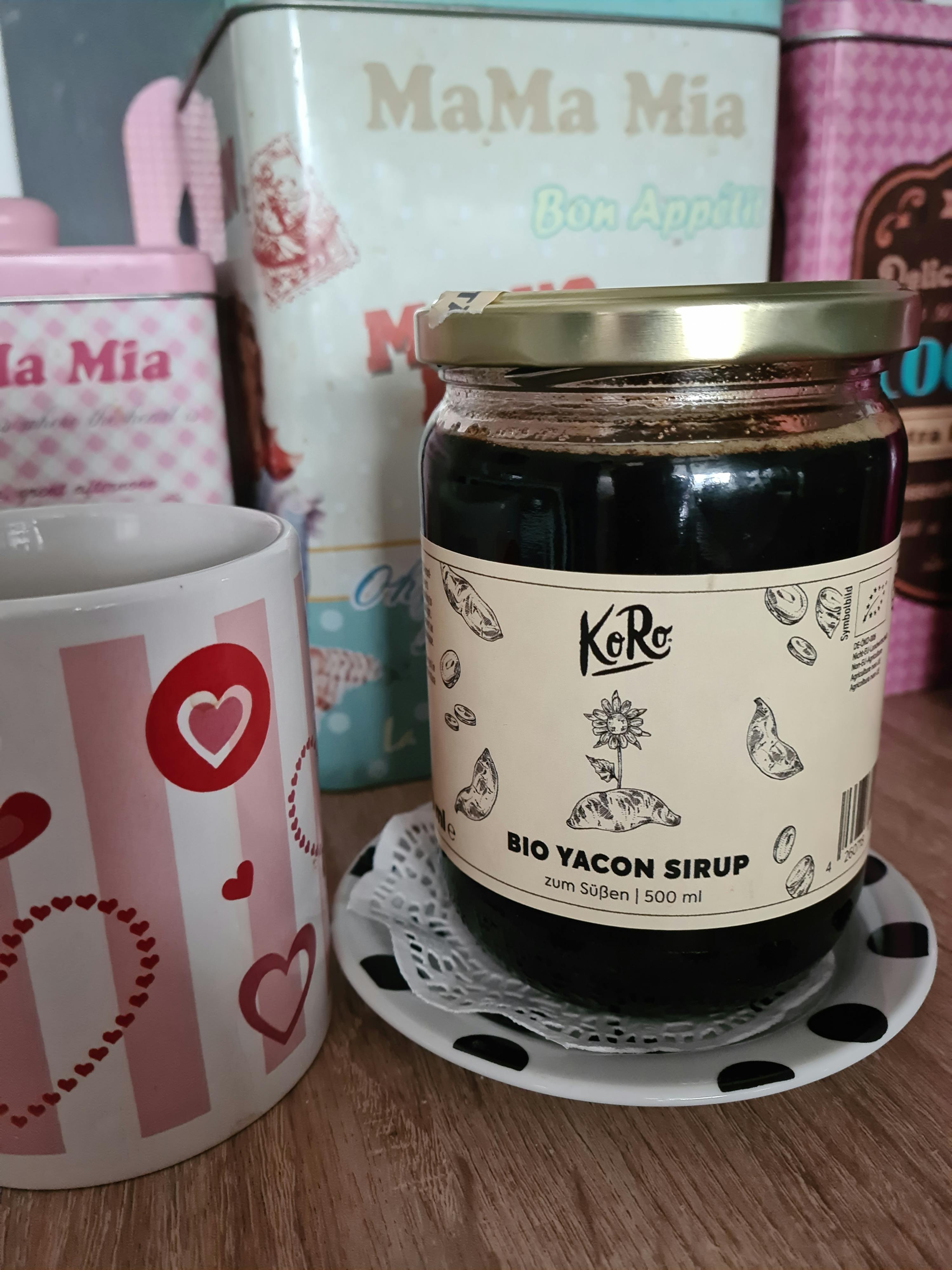 une bouteille de sirop bio yacon sur une assiette