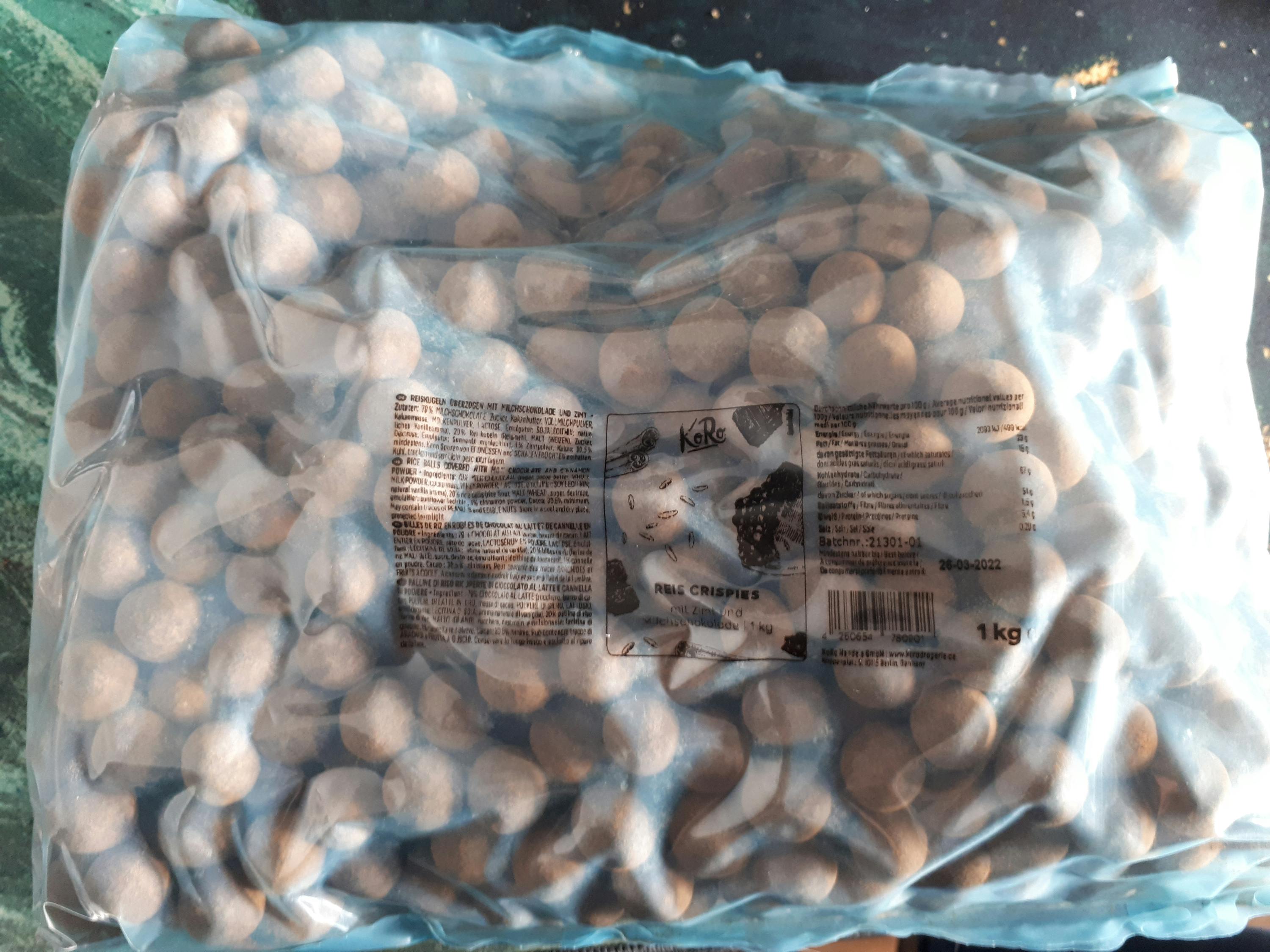 eine Nahaufnahme eines Pakets mit einem Etikett auf der Rückseite