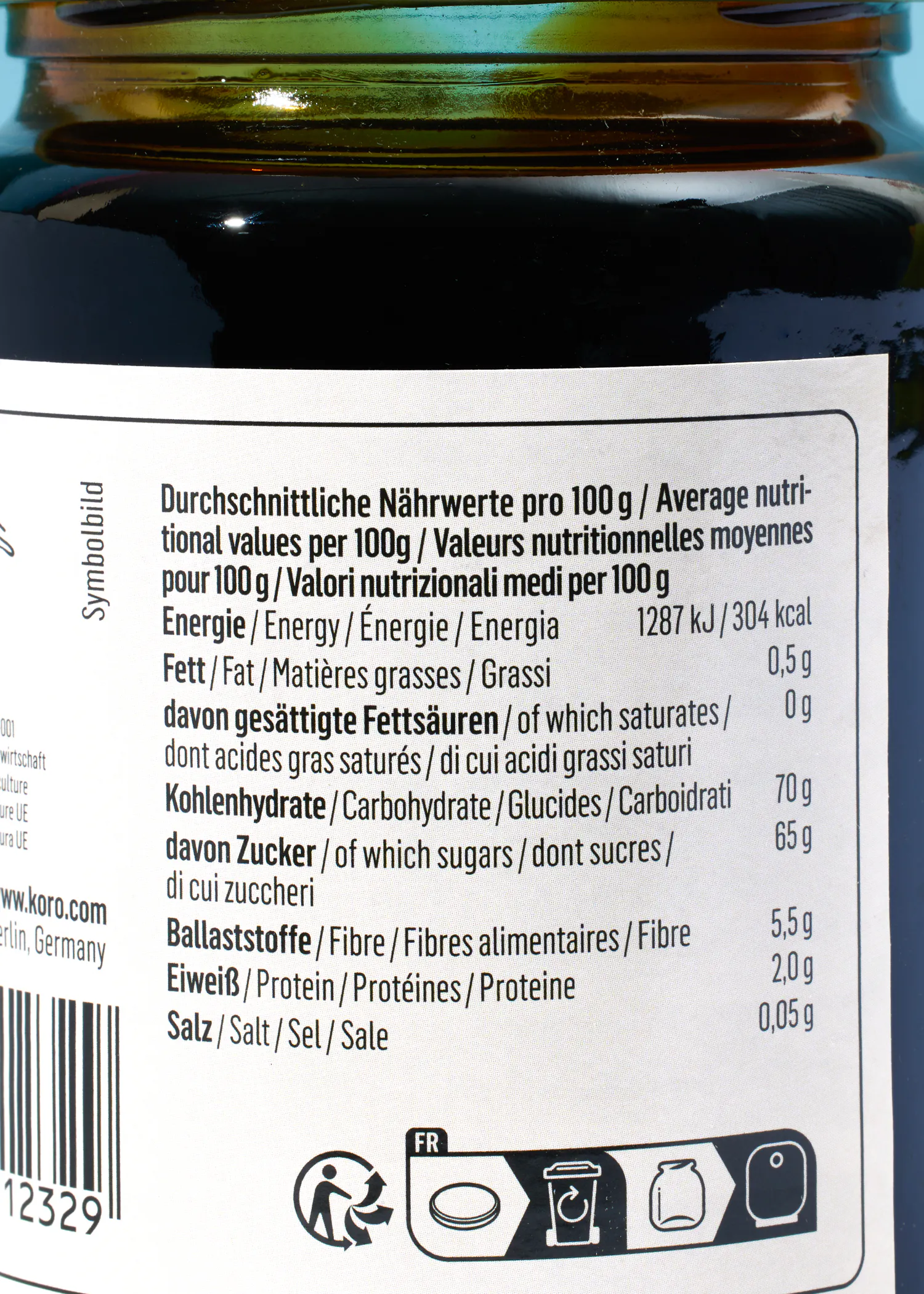 a jar of food has a label that says " durchschnittliche nährwerte pro 100g / average nutritional values per 100g "