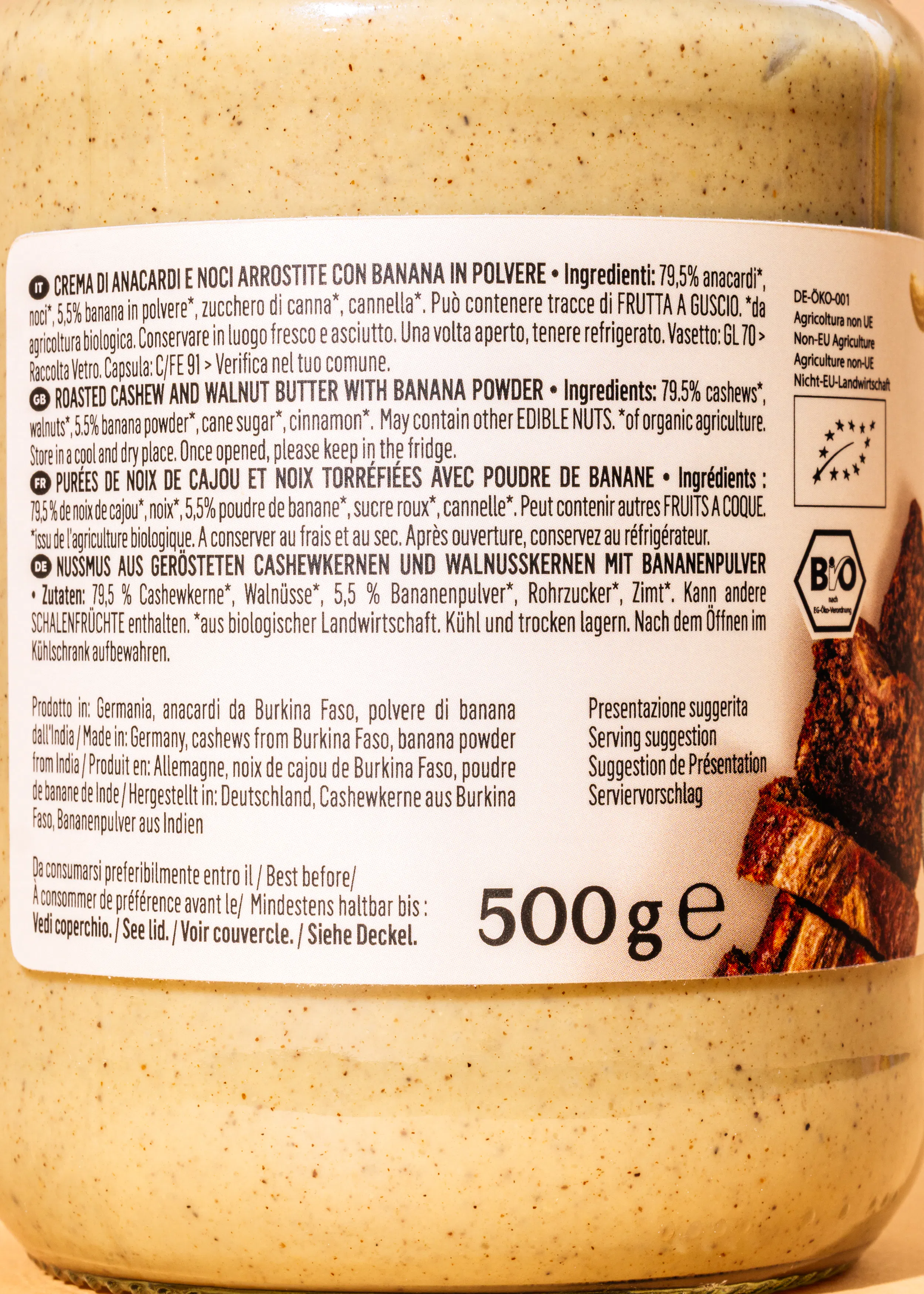 l' etichetta di un barattolo di crema di anacardi e noci arrosto con banana in polvere