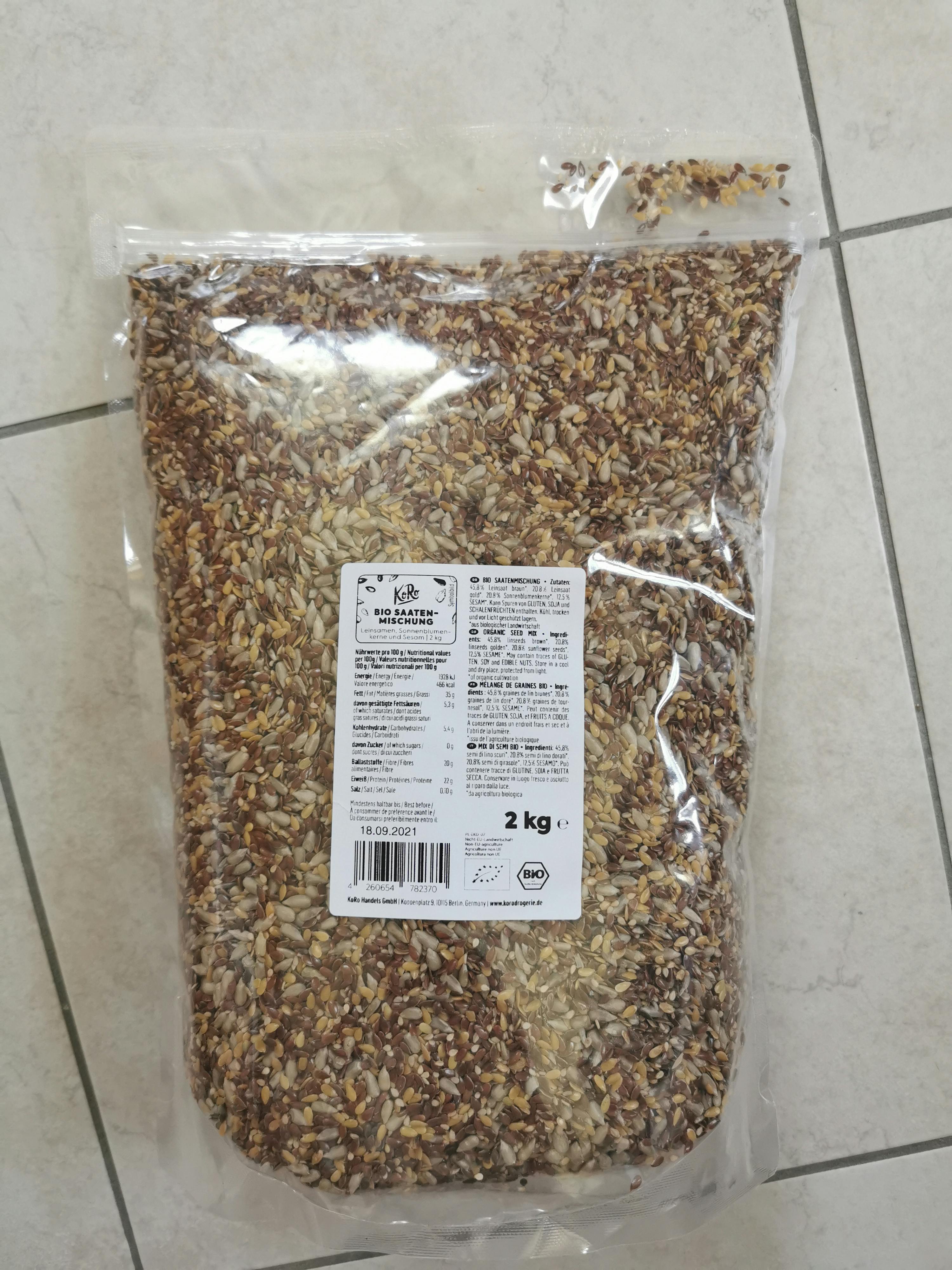 a bag of grains with a label that says 2 kg on it