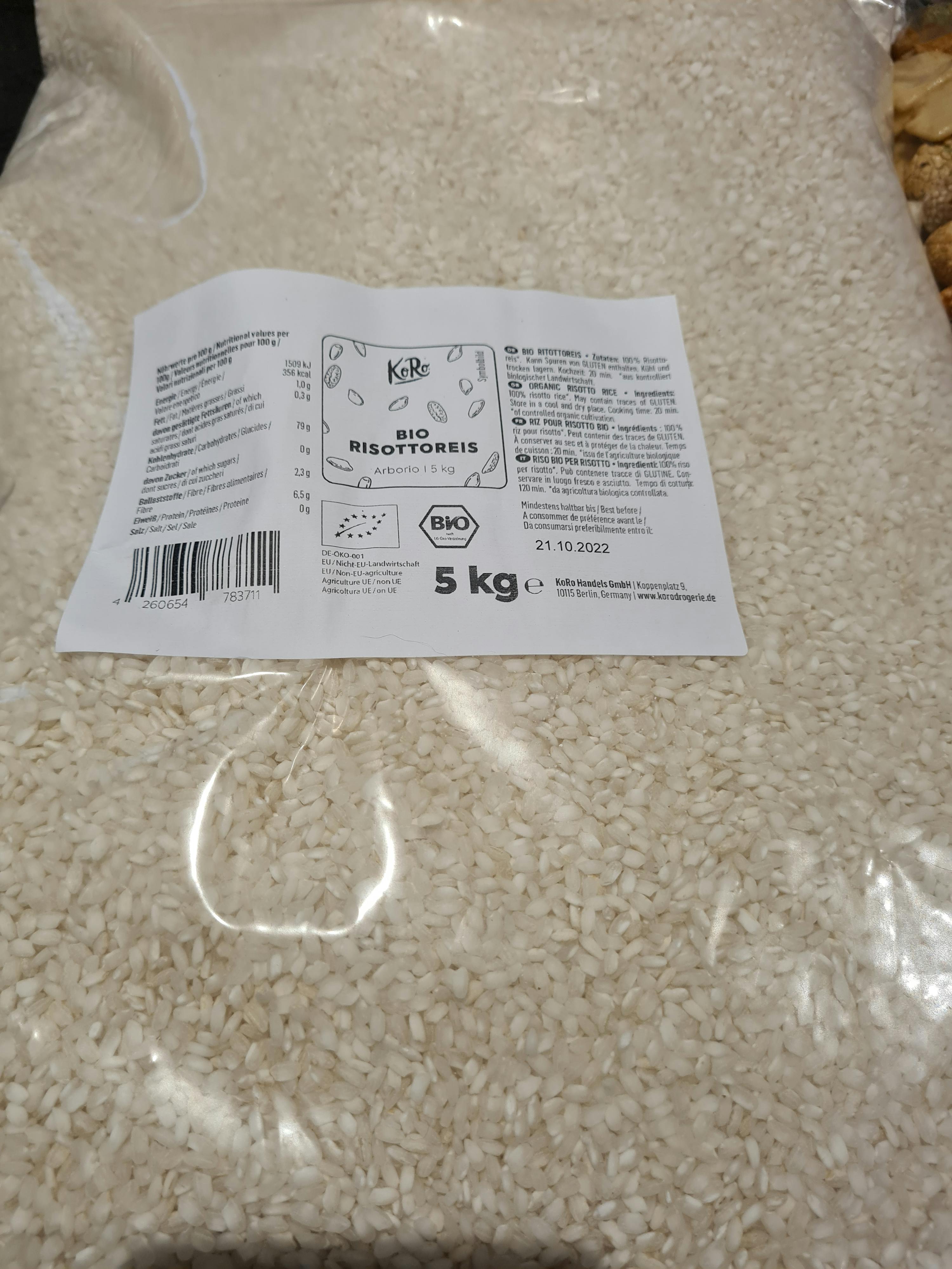 un sacchetto di riso bianco con un'etichetta che dice 5 kg