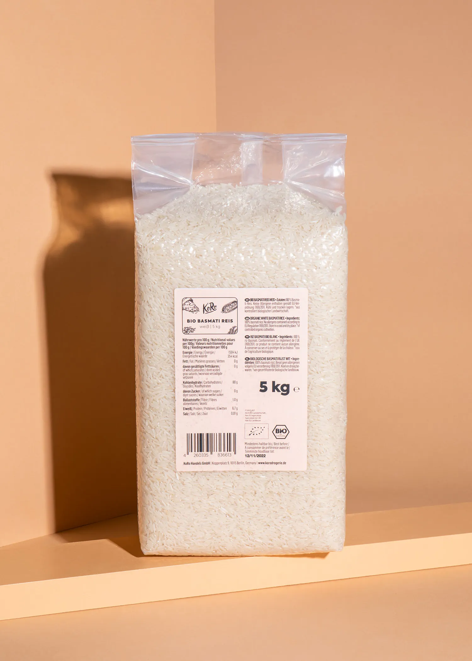 un sac en plastique de 5 kg de riz bio