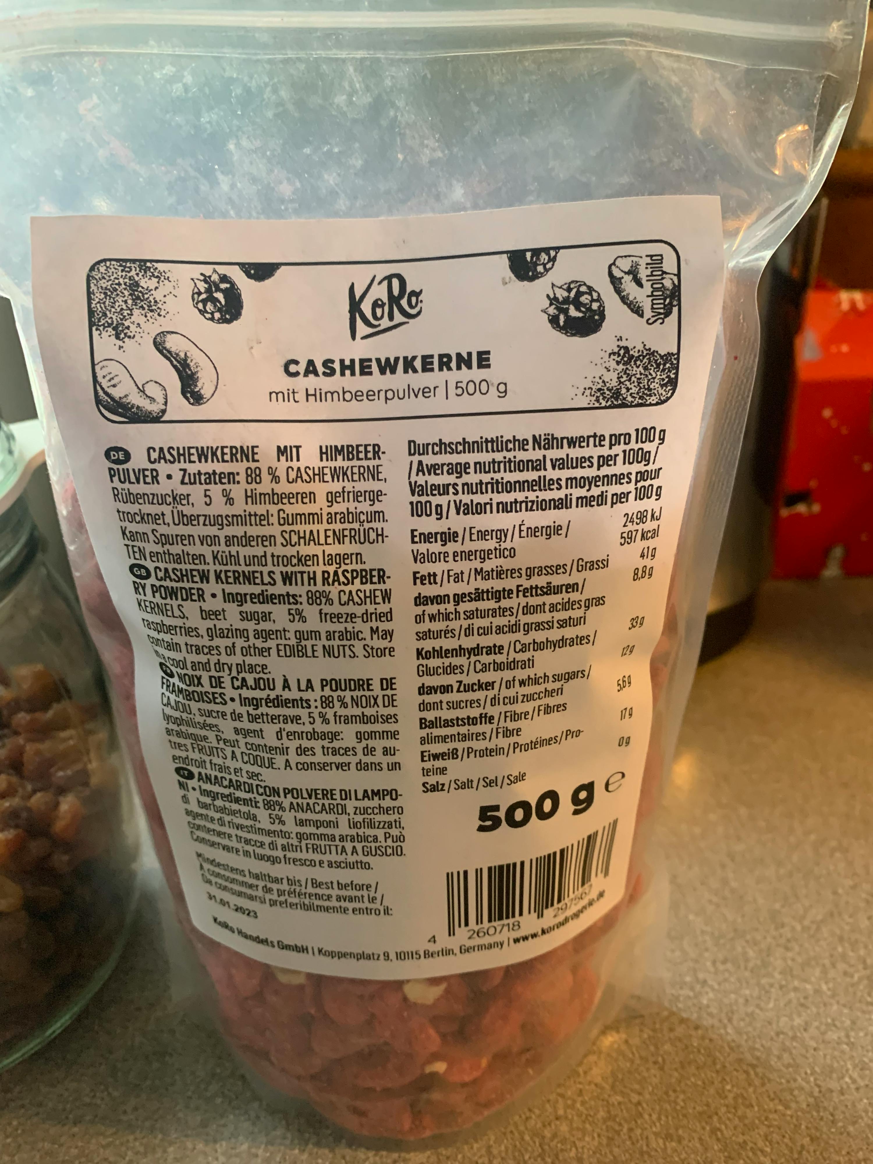 l' etichetta di un sacchetto di cashewkerne mostra le informazioni nutrizionali