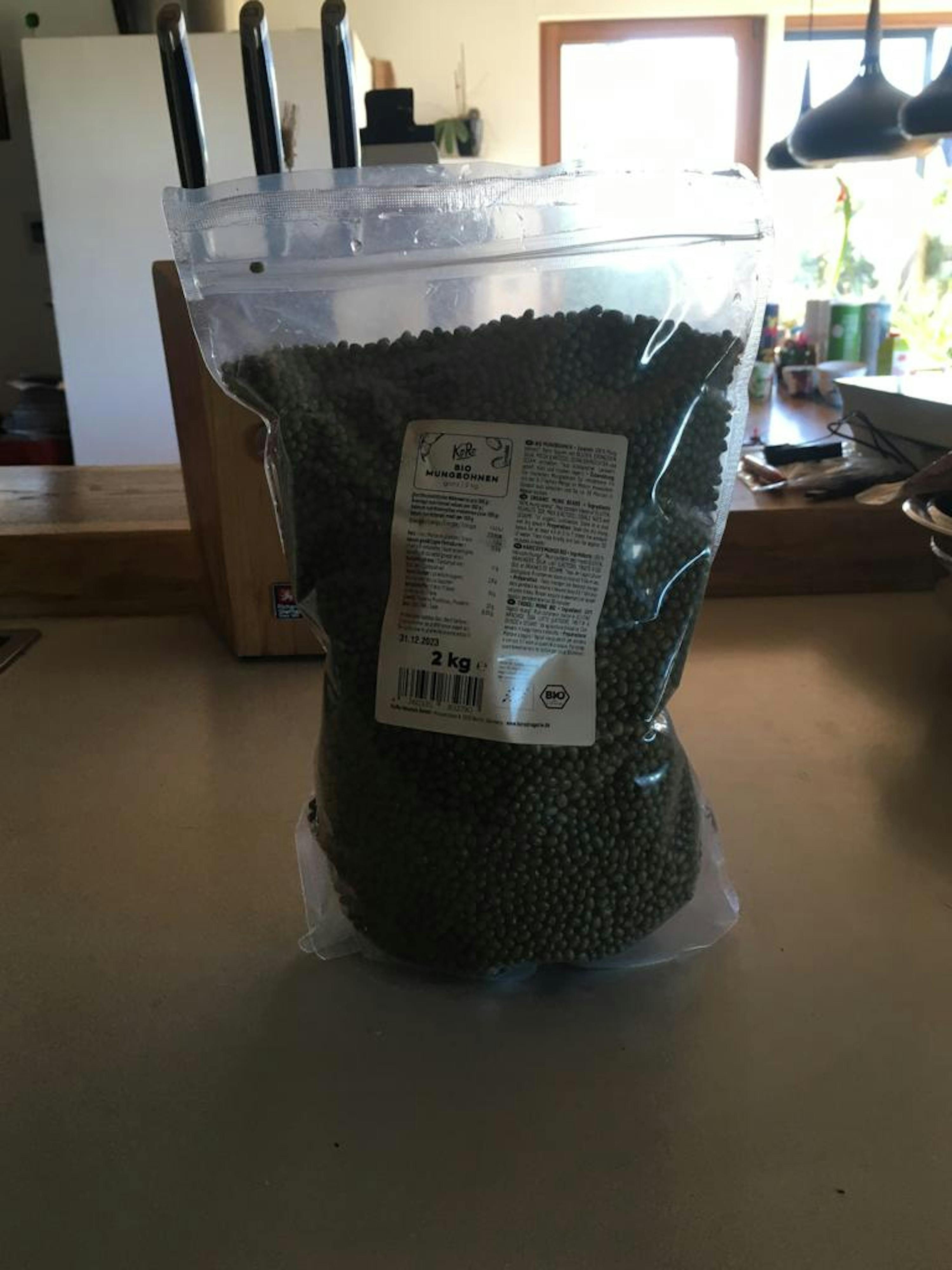 a bag of green beans with a label that says 2 kg