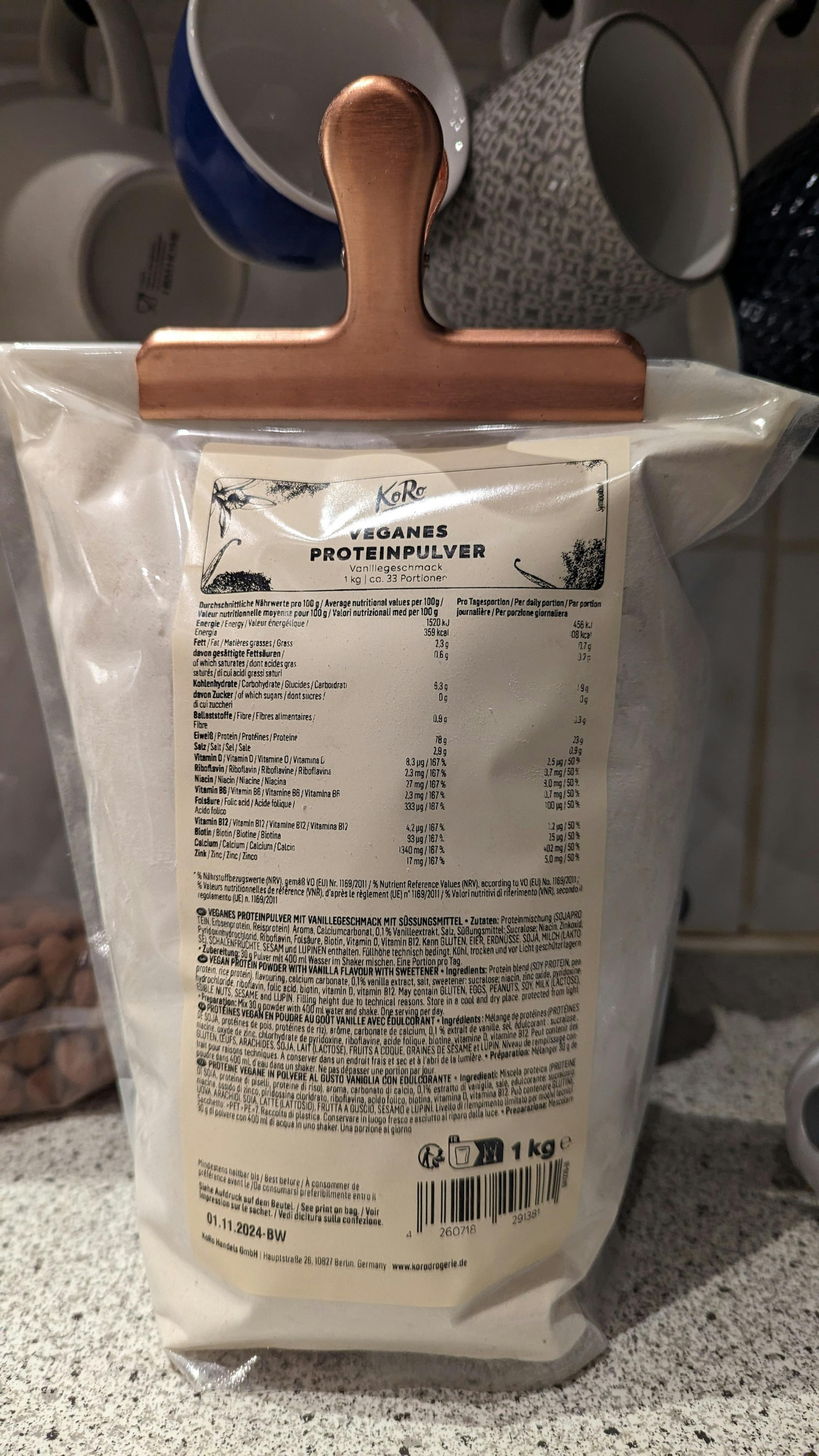 the back of a bag of vegan proteinpulver