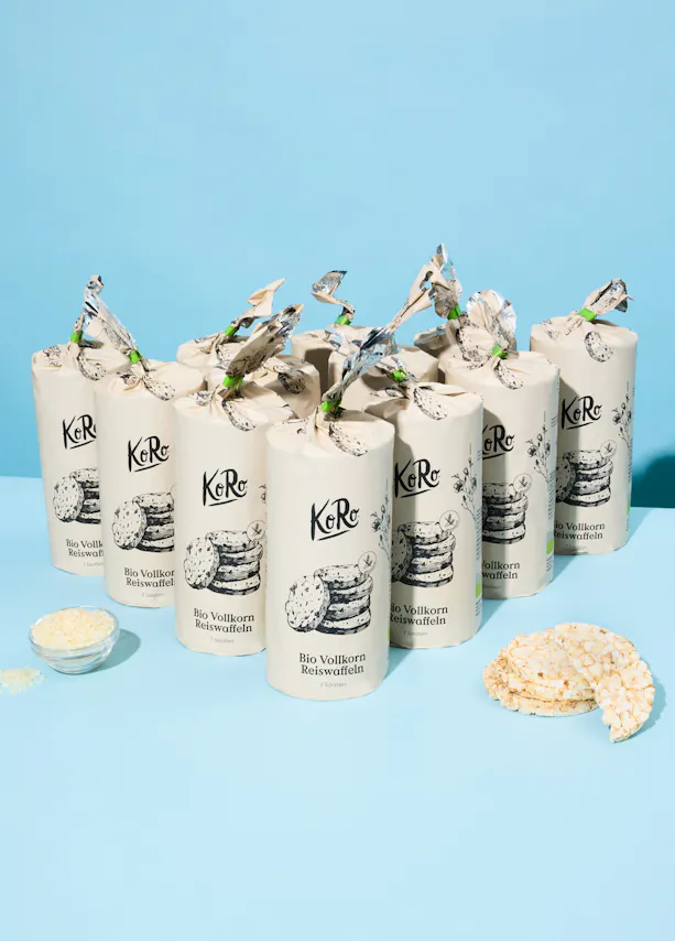 un groupe de canettes de biscuits bio vollkorn reiswaffeln