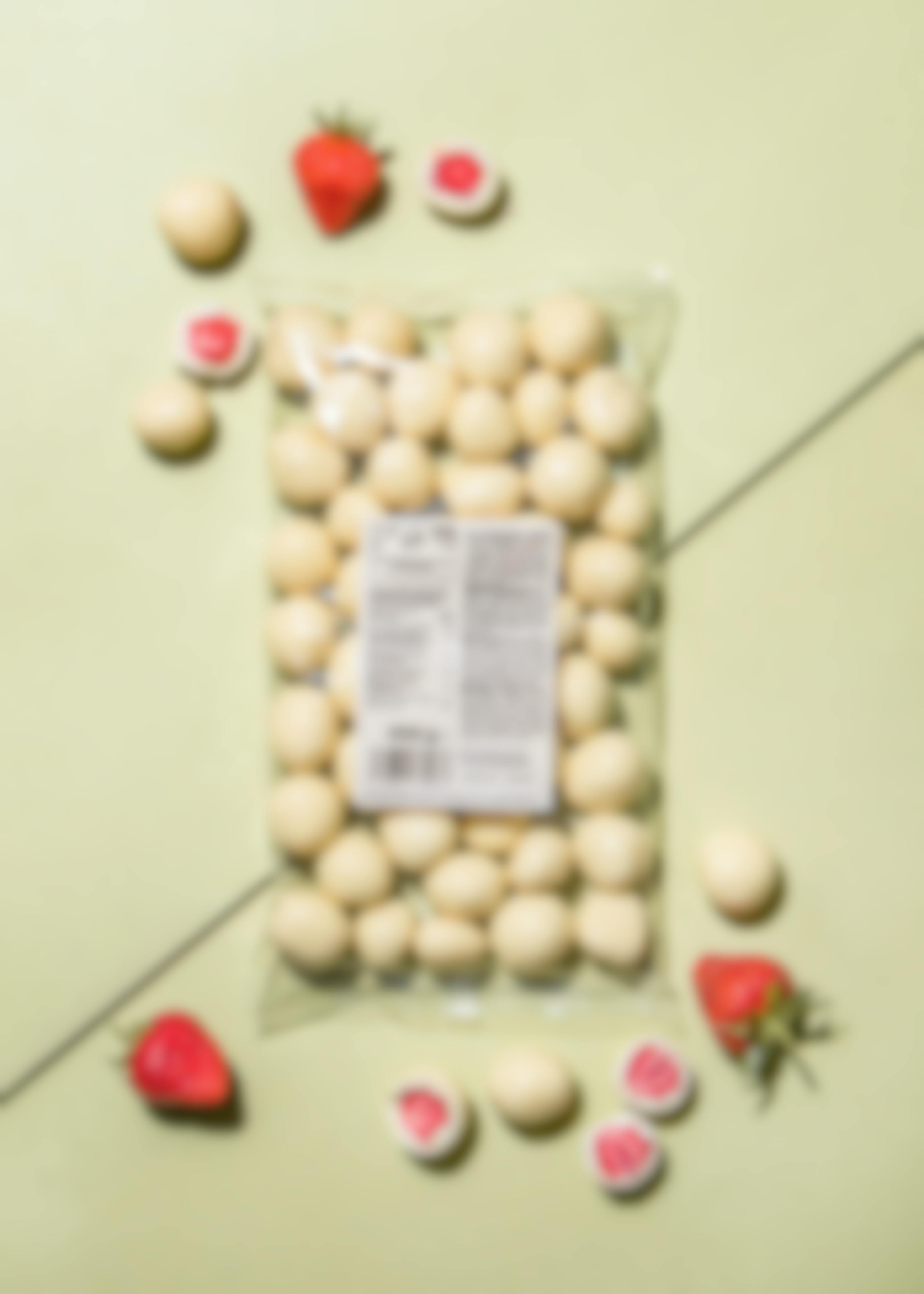 Freeze-dried strawberries covered in white chocolate 500g