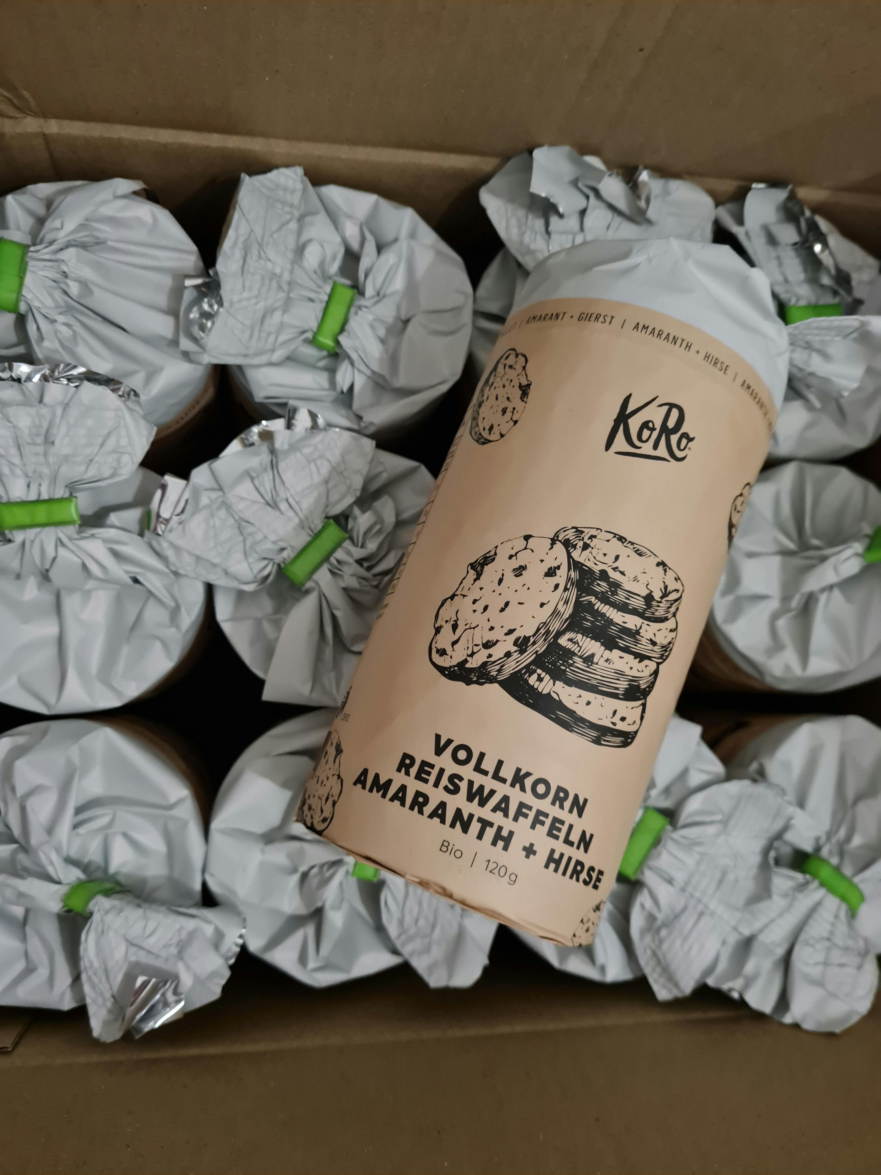 une boîte remplie d' une variété de produits alimentaires