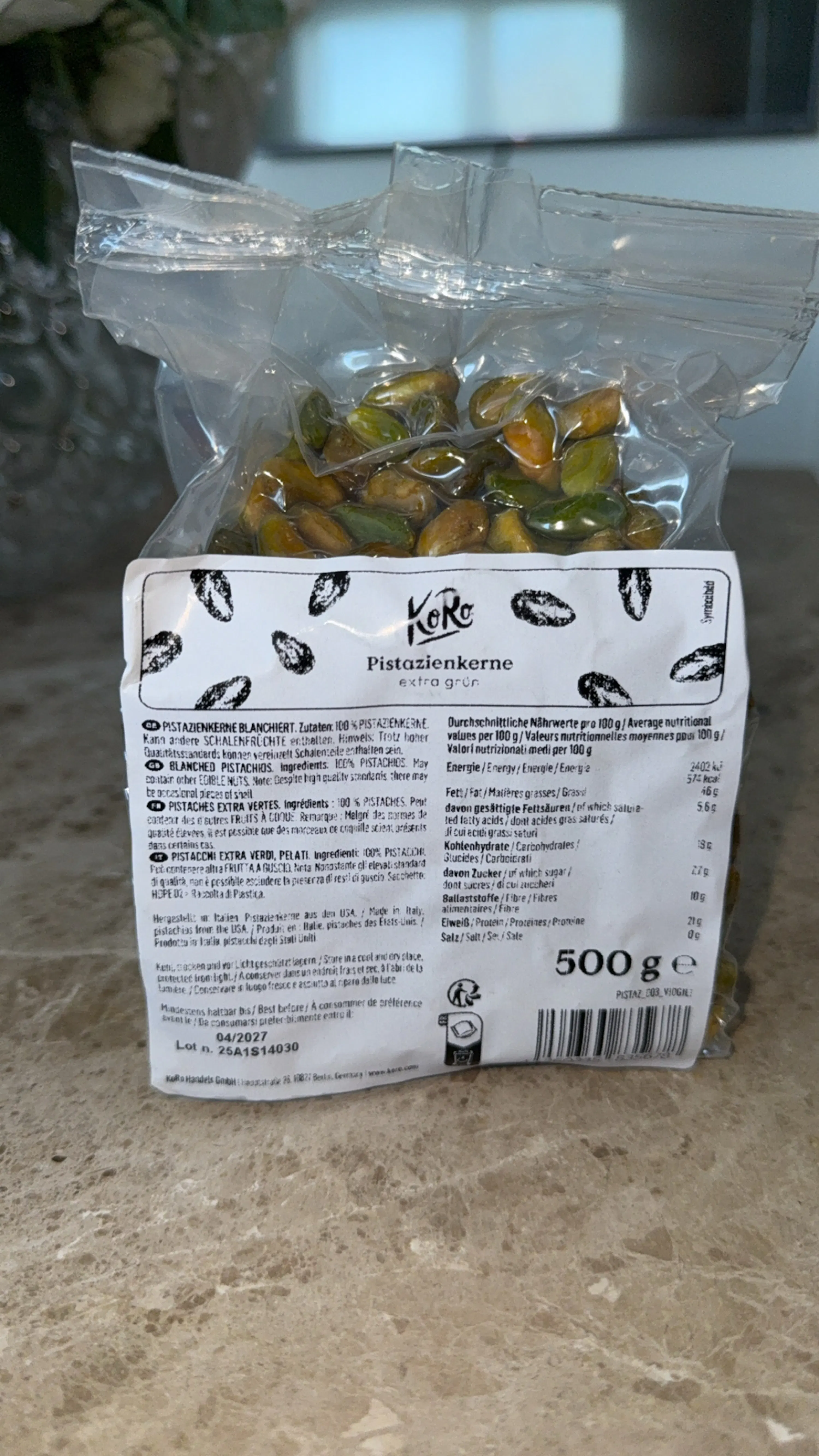 a clear plastic bag of koro pistachio kernels, weighing 500g, with a white label detailing product information and nutritional values.