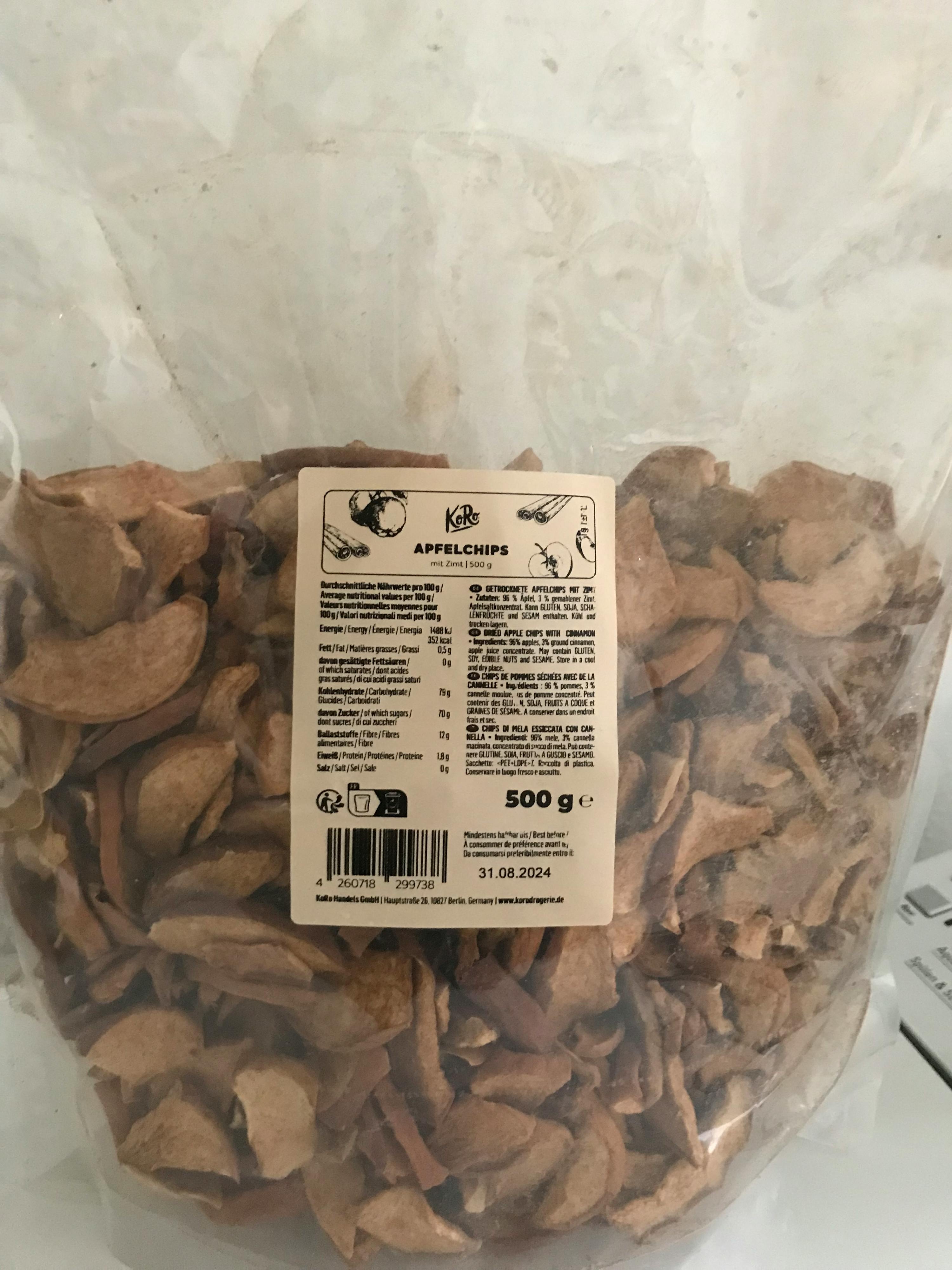 un sacchetto di frutta secca con l' etichetta che dice " apple chips "