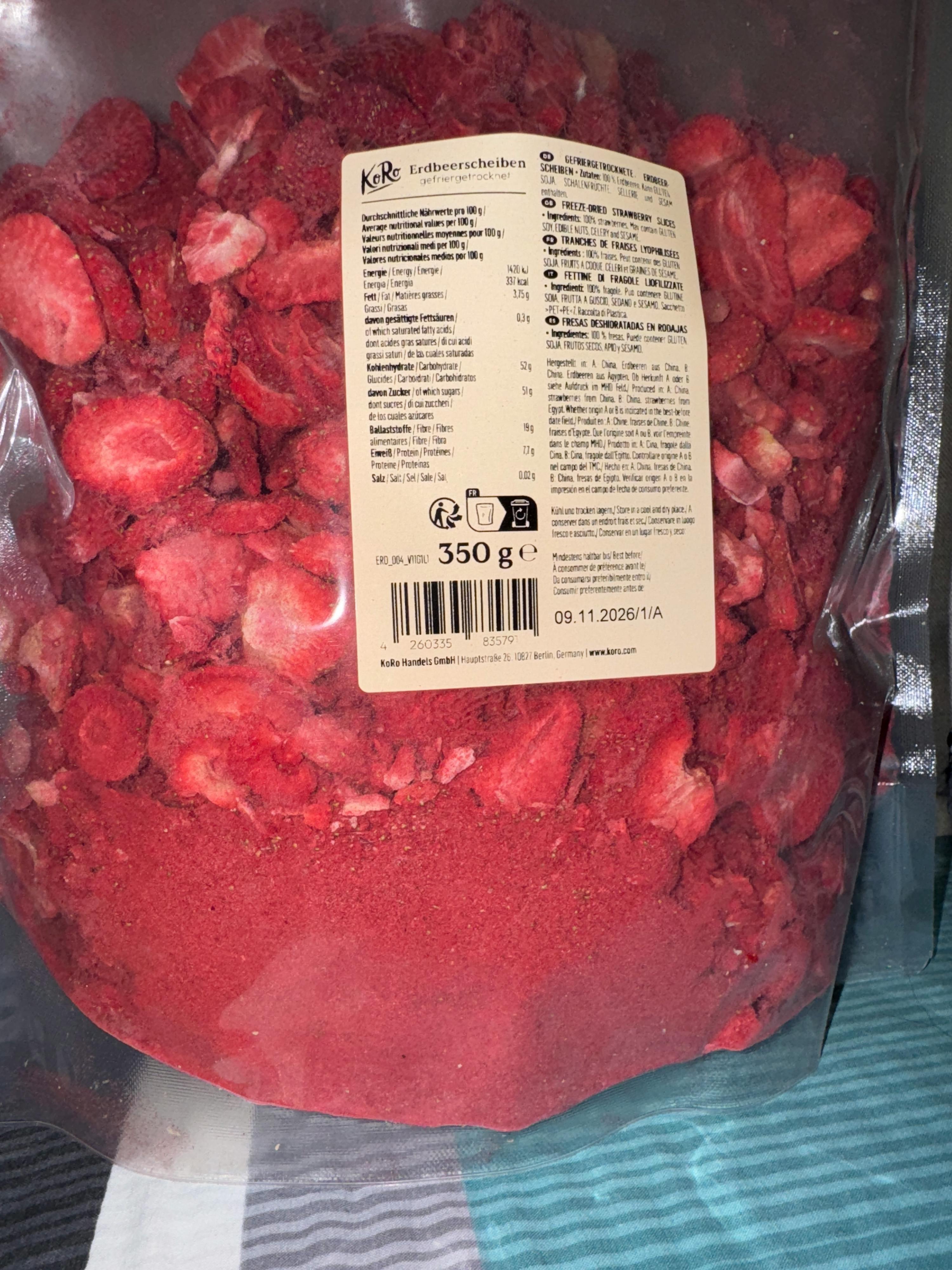 a bag of strawberries with a label that says 350 g