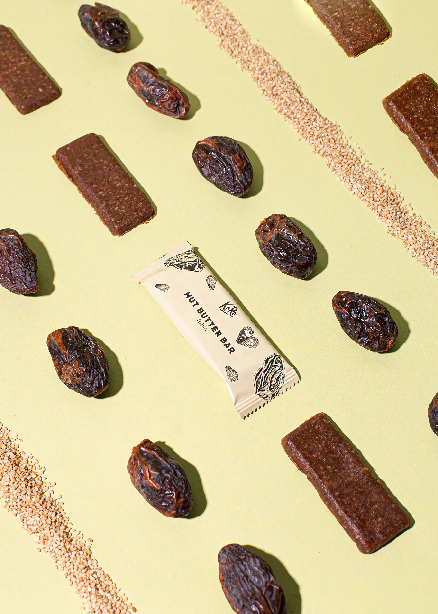 Eine Nussbutter-Bar liegt auf einem Tisch