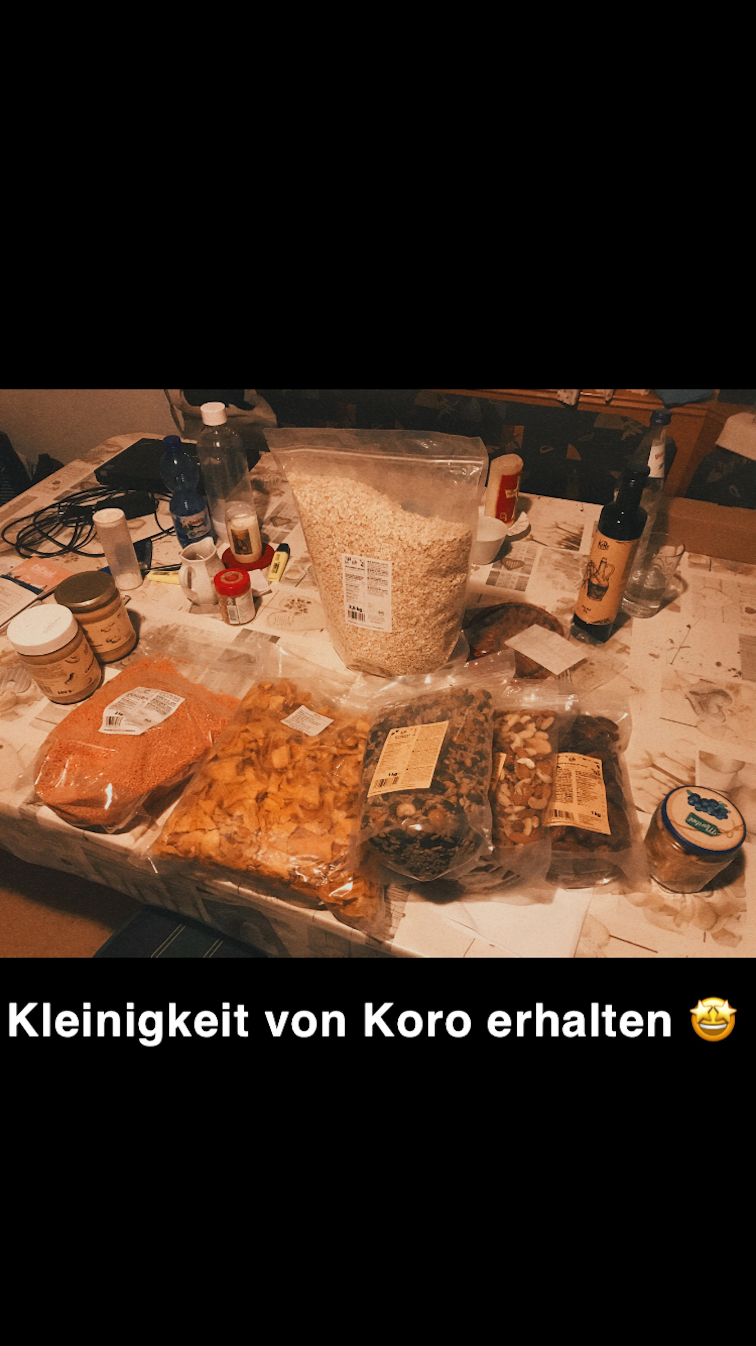 a table with a lot of food on it and the words kleinigkeit von koro erhalten