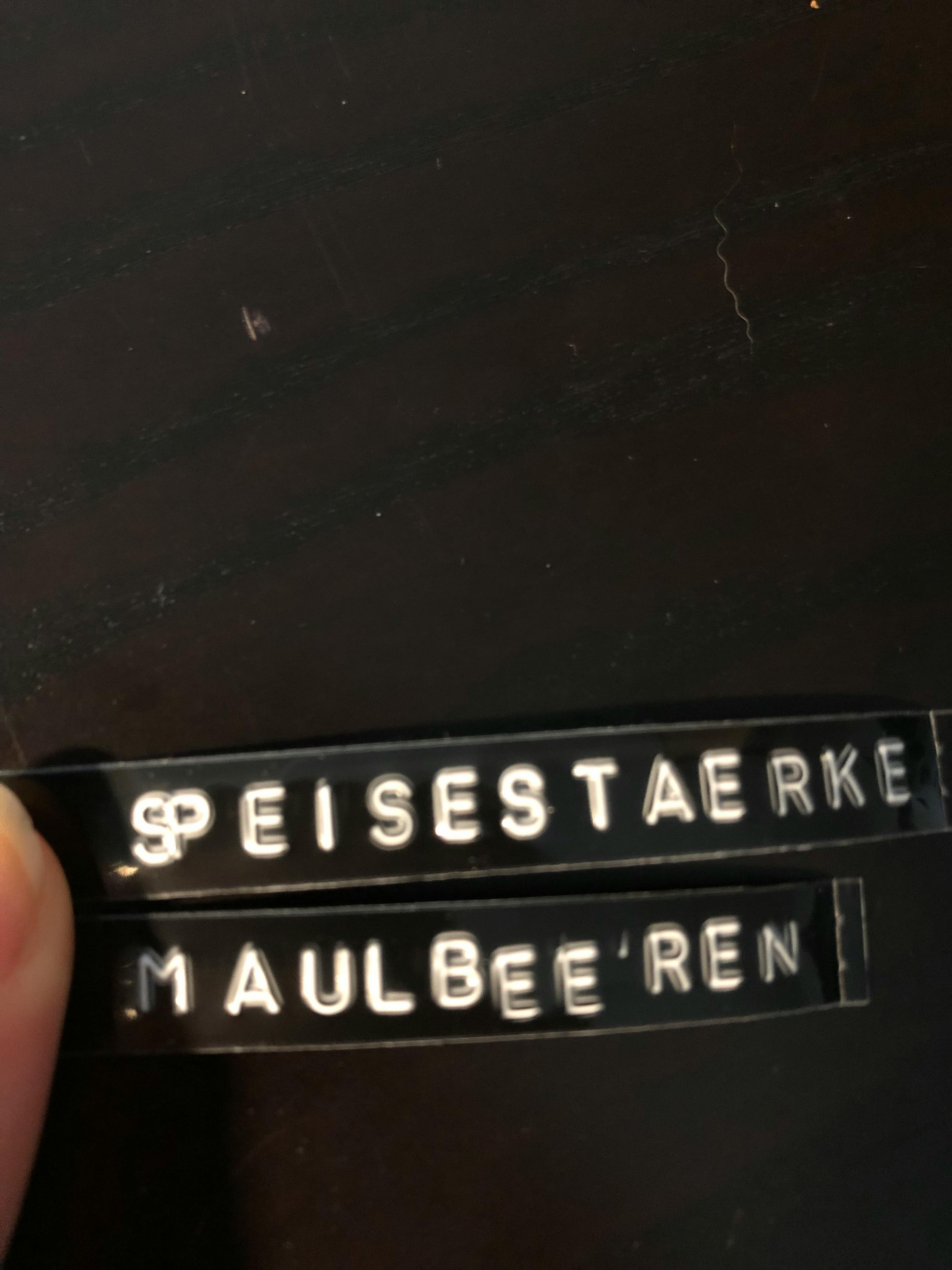 a person is holding two pieces of plastic that say speisestaerke