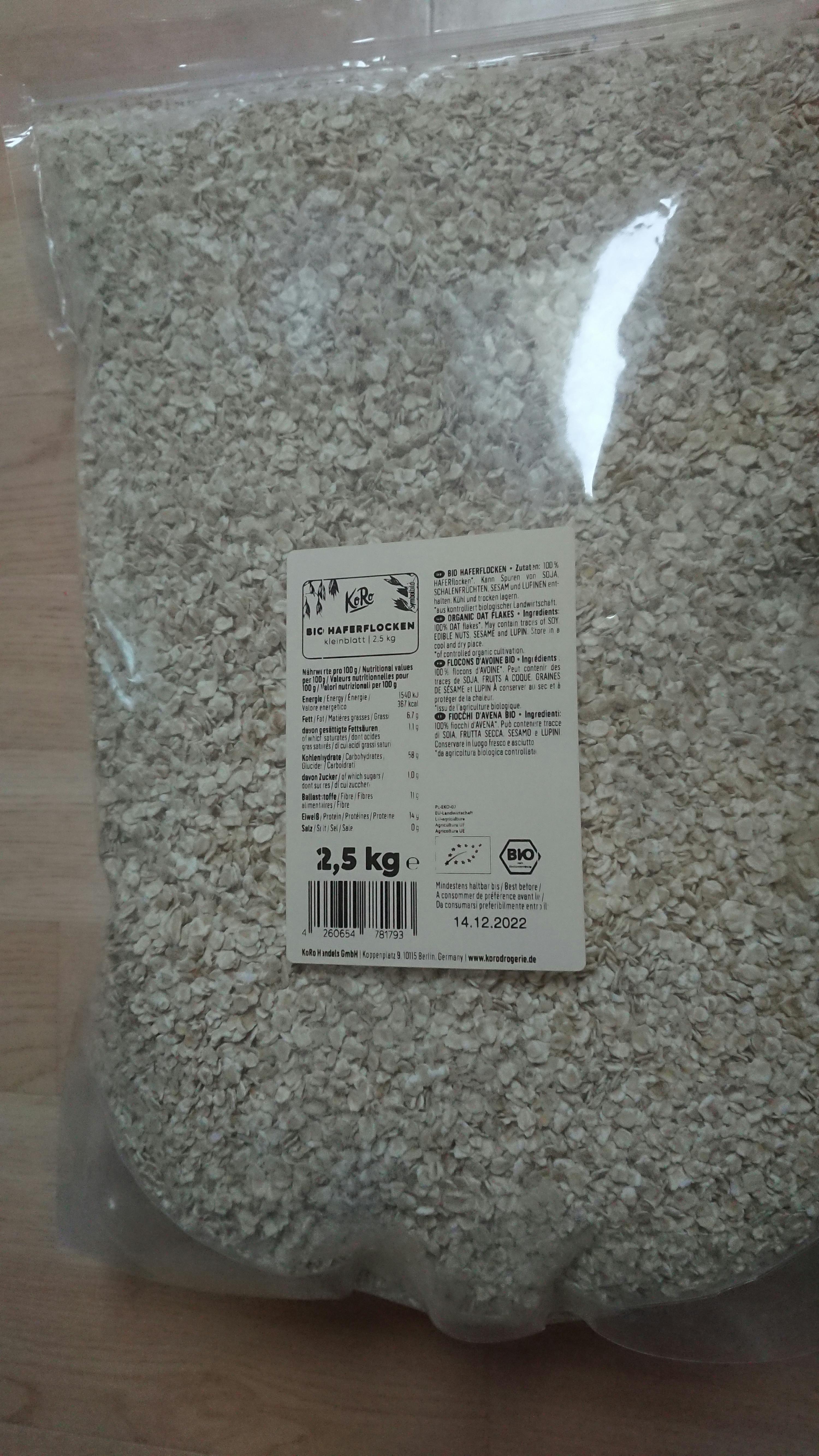 a bag of rice has a label that says 25 kg