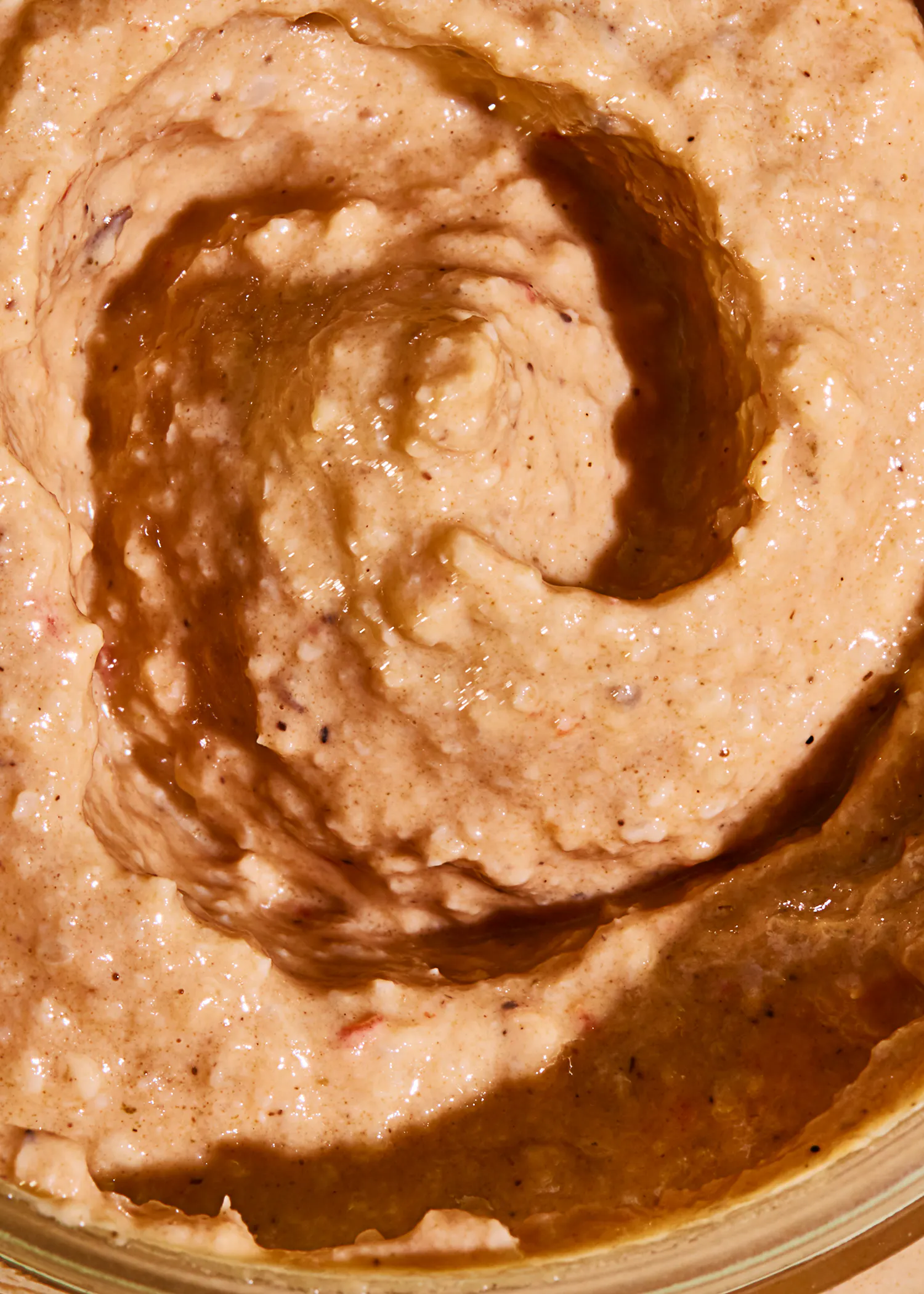 eine Nahaufnahme einer Creme in einer Glasschüssel