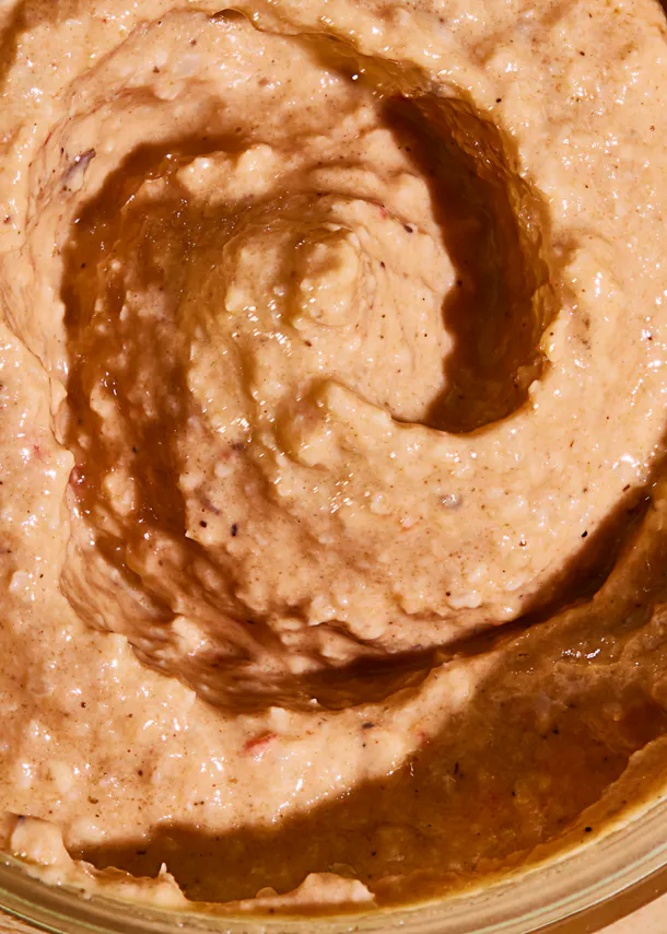 eine Nahaufnahme einer Creme in einer Glasschüssel