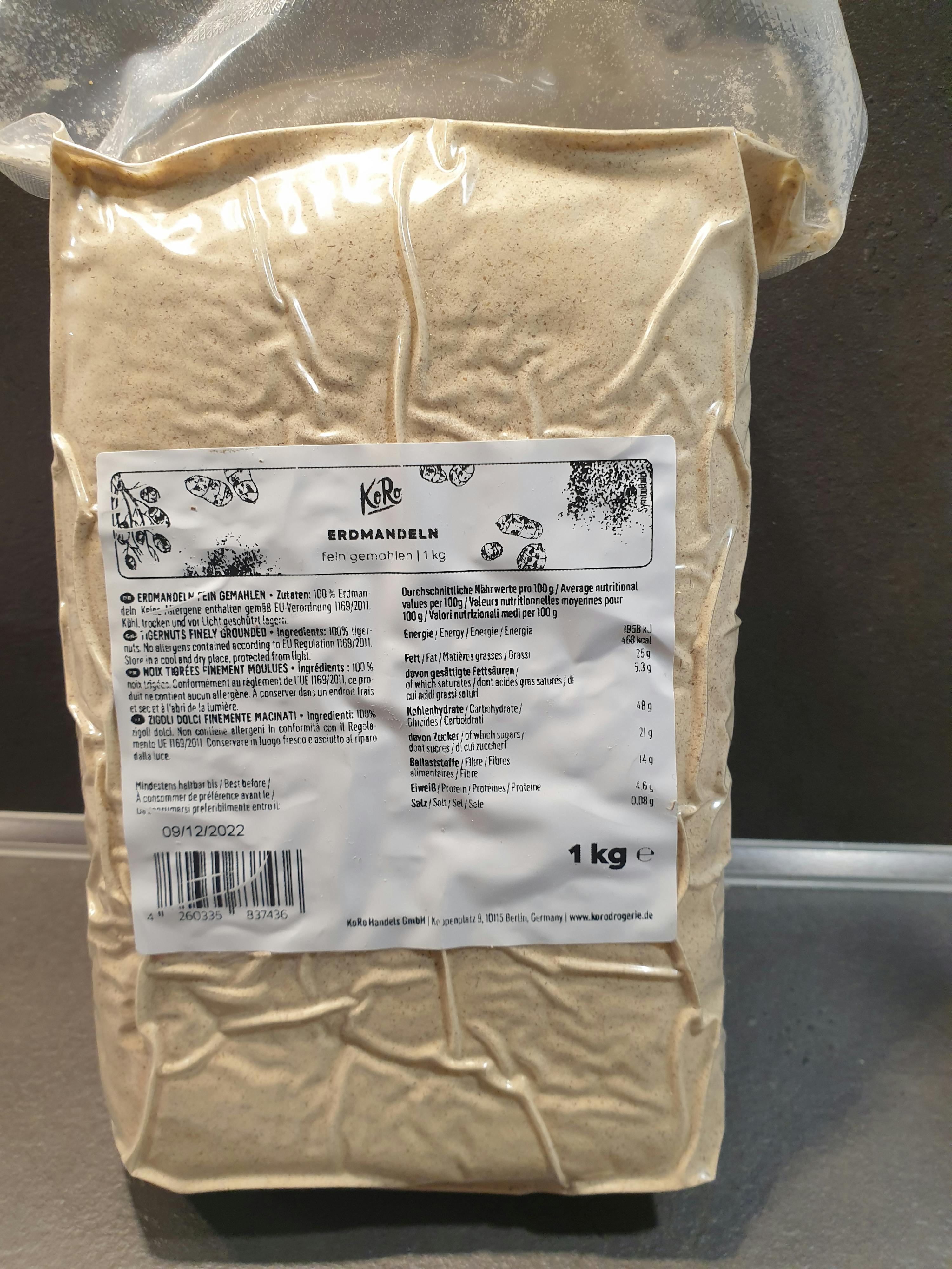 l' arrière d' un sac de farine avec une étiquette de 1 kg