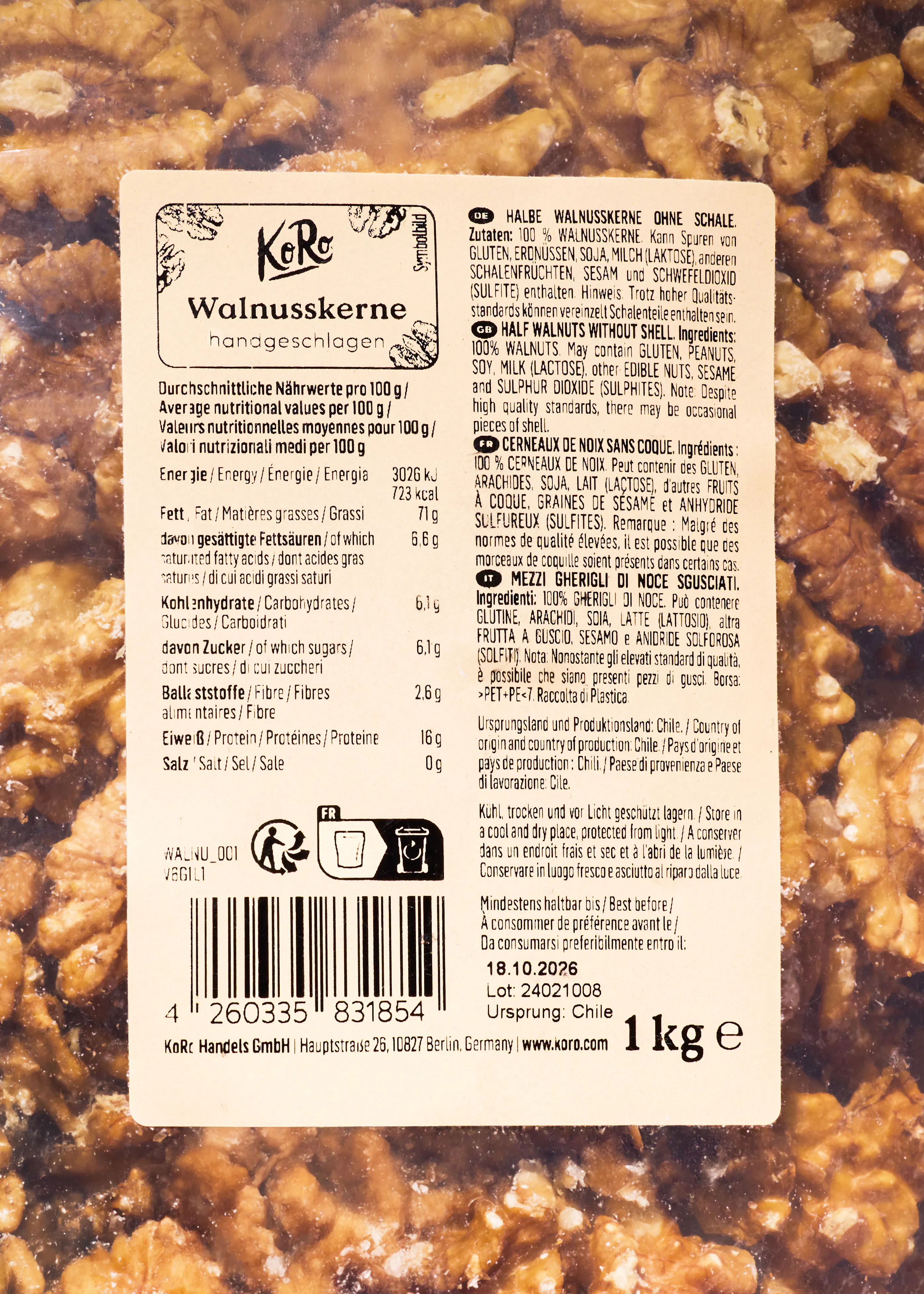 étiquette d'un paquet de cerneaux de noix koro décortiqués à la main de 1 kg, affichant les informations nutritionnelles, les ingrédients en plusieurs langues et la date de péremption au 18.10.2026.