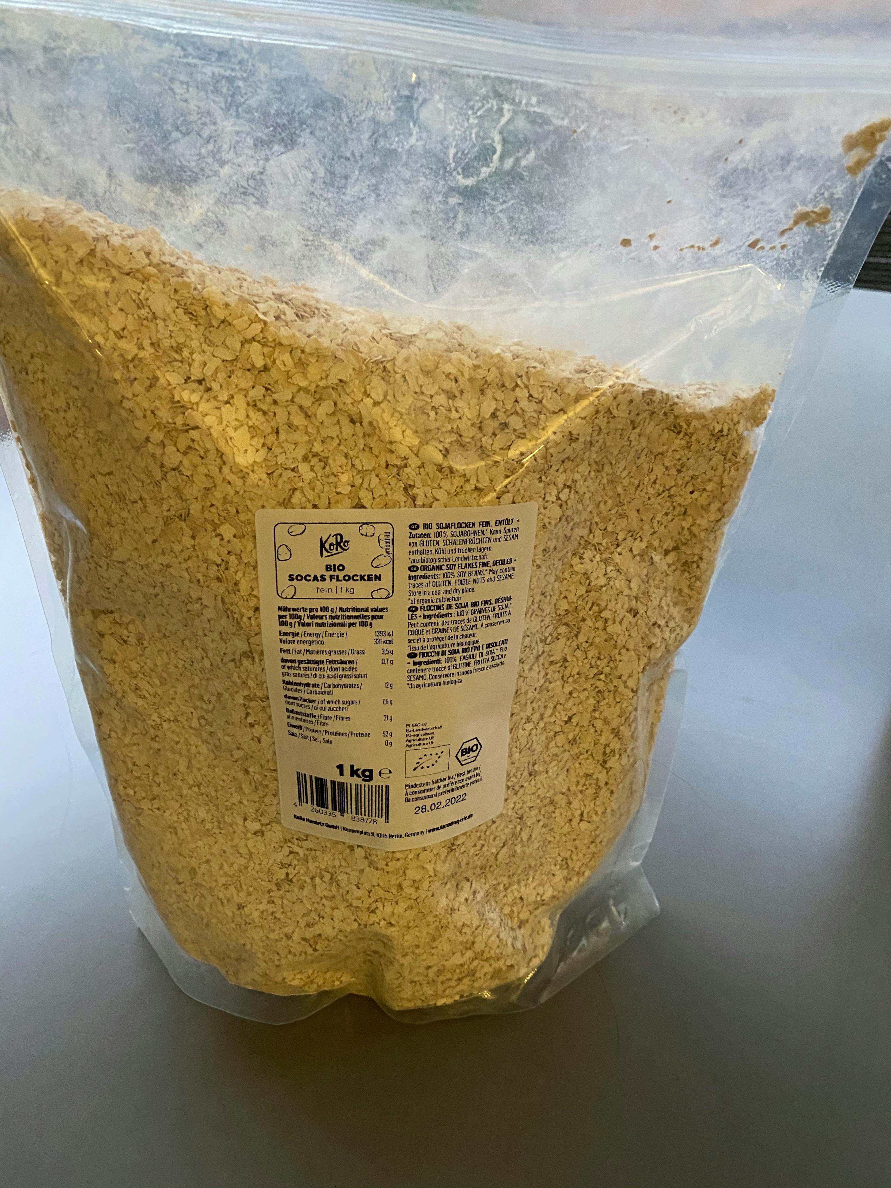 un sac en plastique contient 1 kg de farine de blé