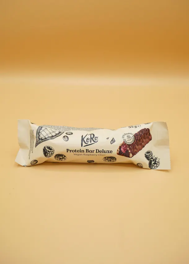 eine weiße verpackte proteinbar deluxe von karo