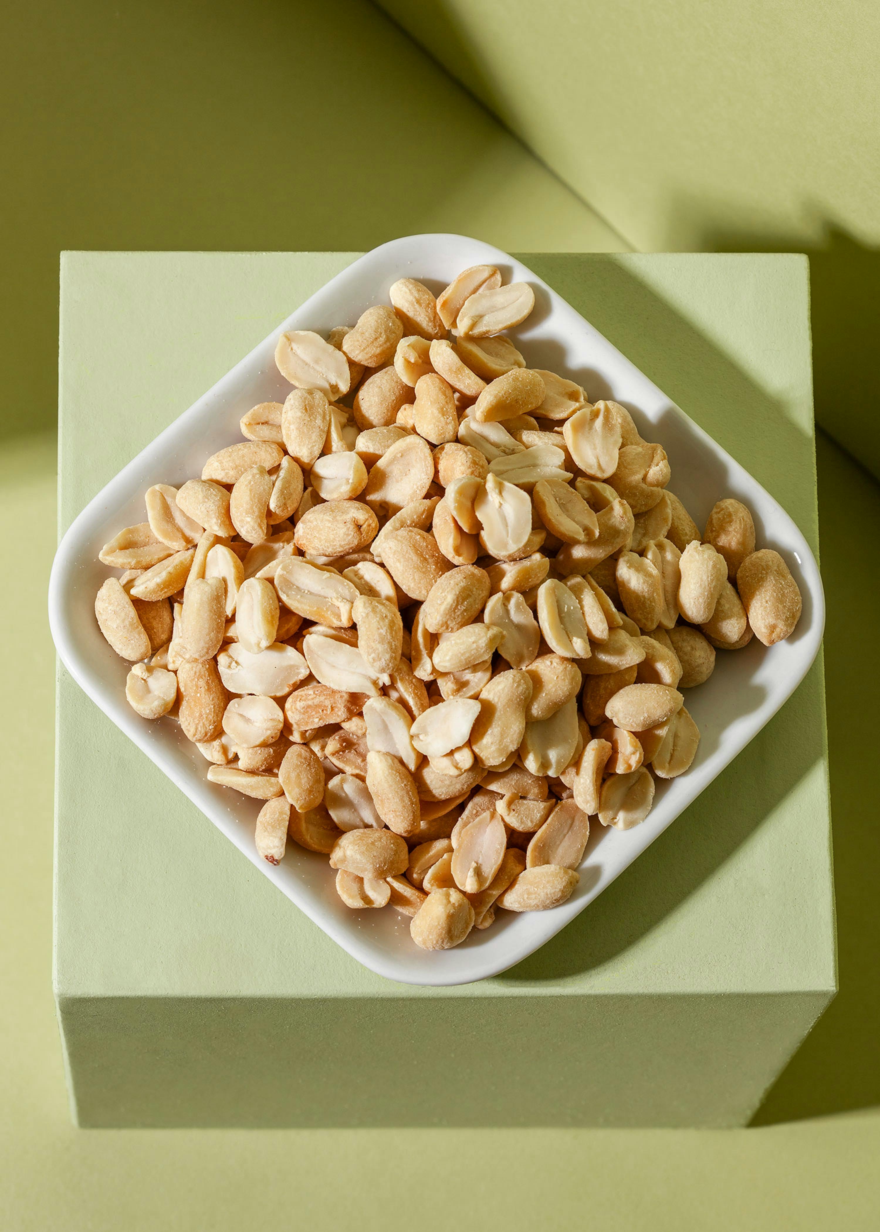 Calories et les Faits Nutritives pour Cacahuètes Non Salées Grillées à Sec