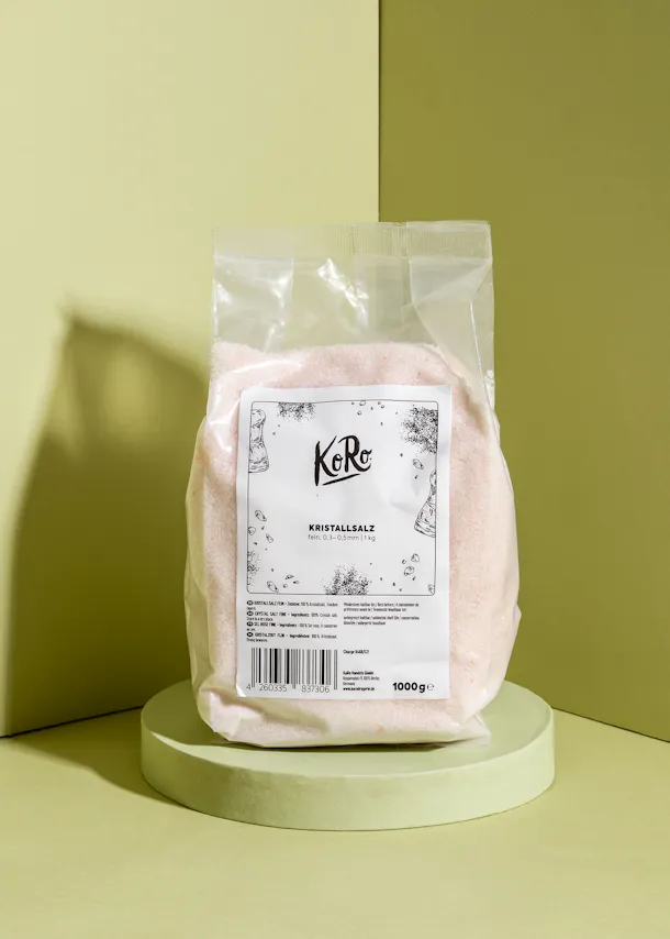 un sac en plastique avec une étiquette blanche écrite en allemand