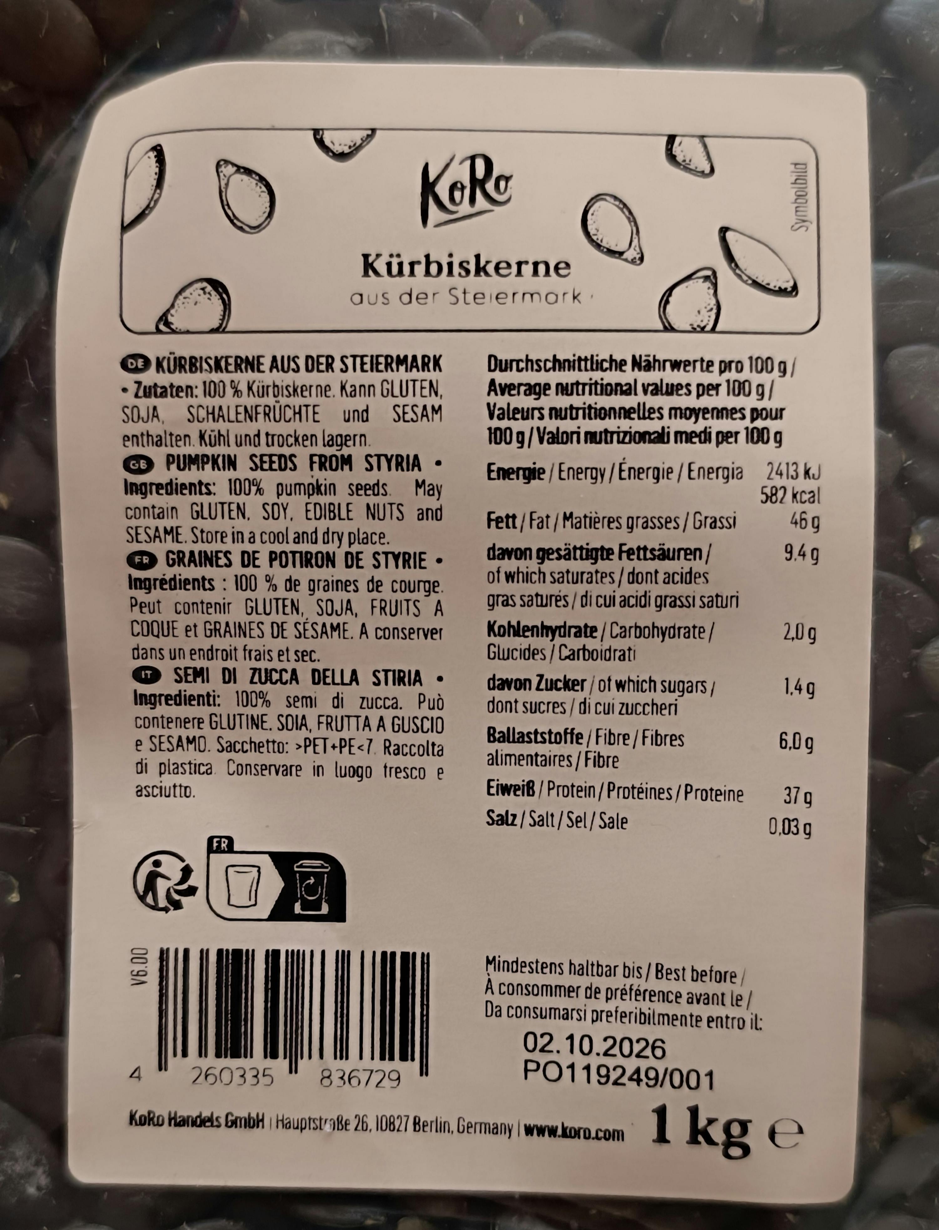 etichetta del prodotto koro "kürbiskerne aus der steiermark" (semi di zucca della stiria) che mostra ingredienti, valori nutrizionali, un codice a barre e la data di scadenza per 1 kg di prodotto.