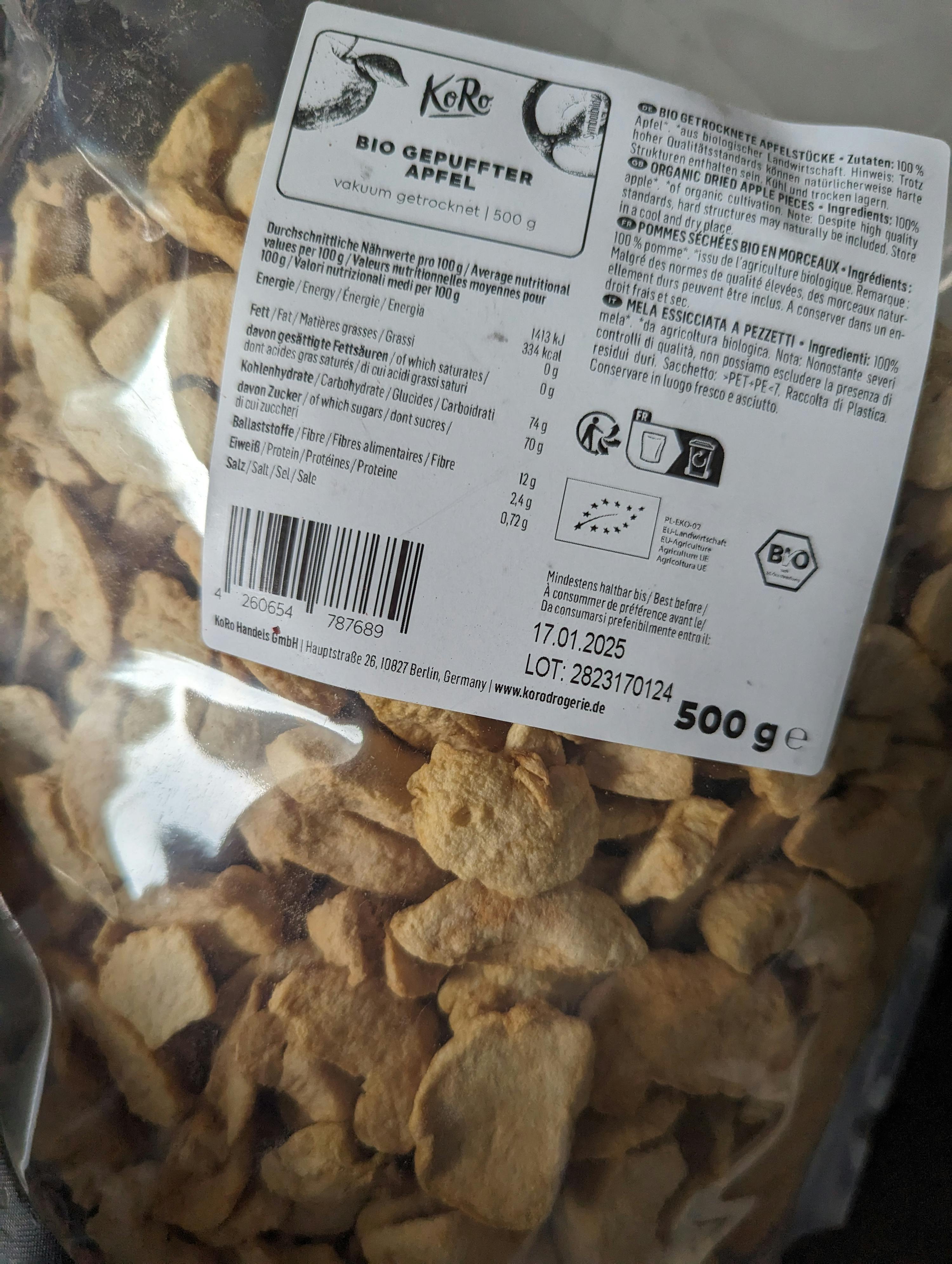 a bag of dried apples with a label that says " bio gepuffter apfel "