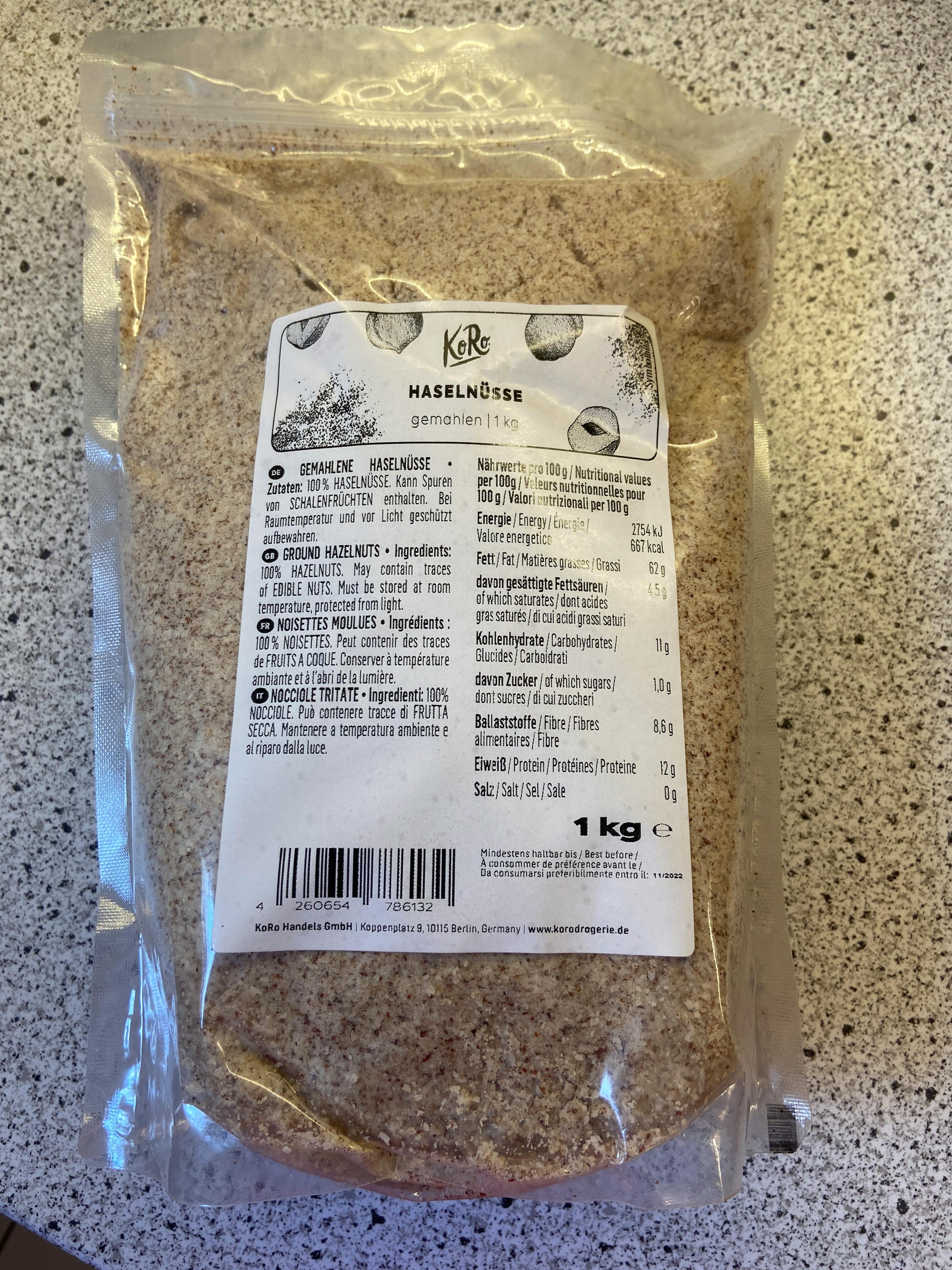 a bag of hazelnut powder has a label that says 1 kg