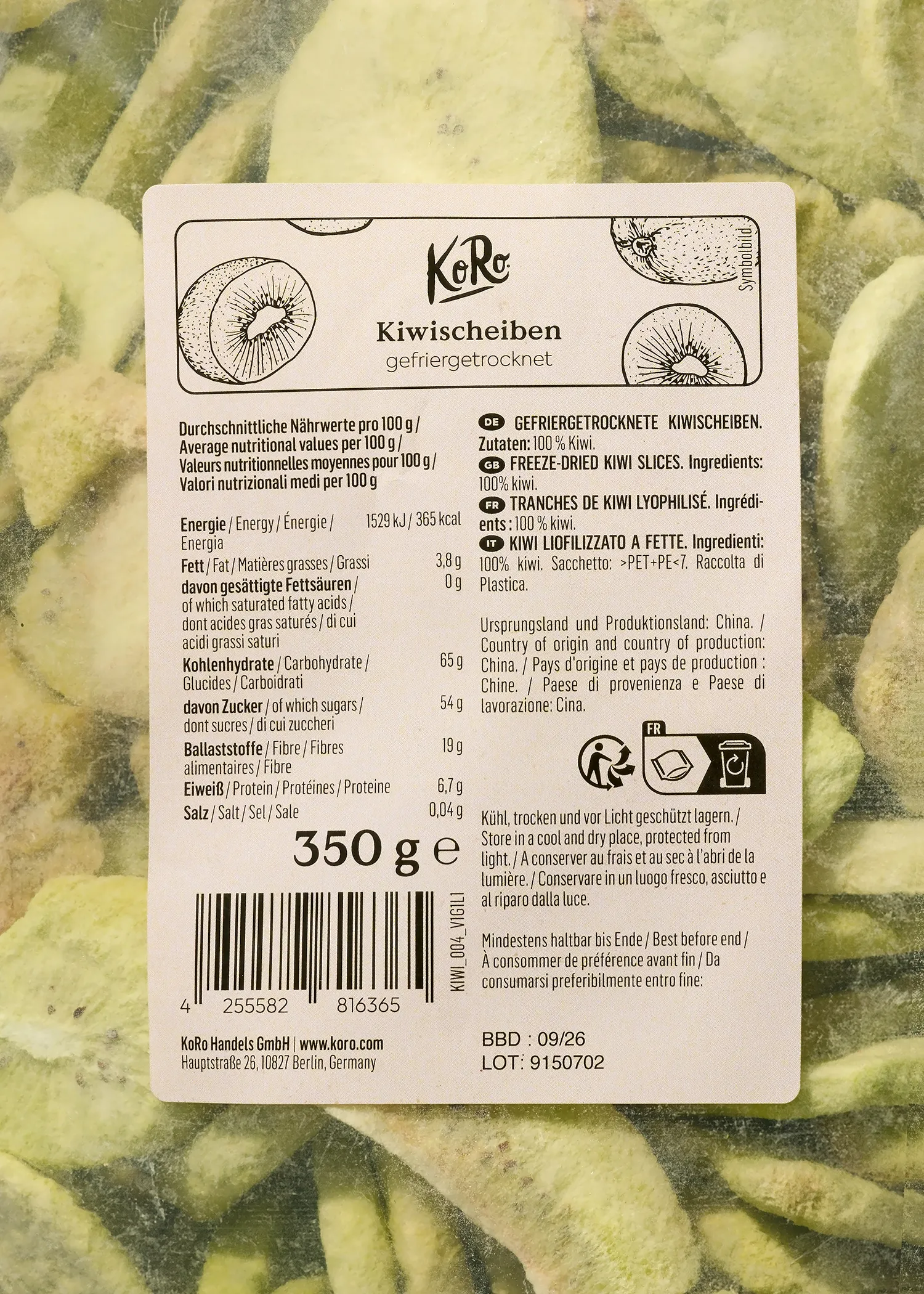 a product label for koro freeze-dried kiwi slices, showing nutritional information, ingredients, country of origin, and a barcode.