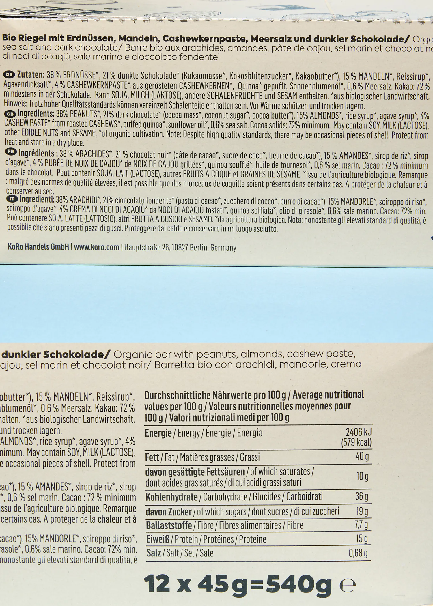 l' arrière d' une boîte de chocolat noir avec des noix de cajou et de la pâte de cajou