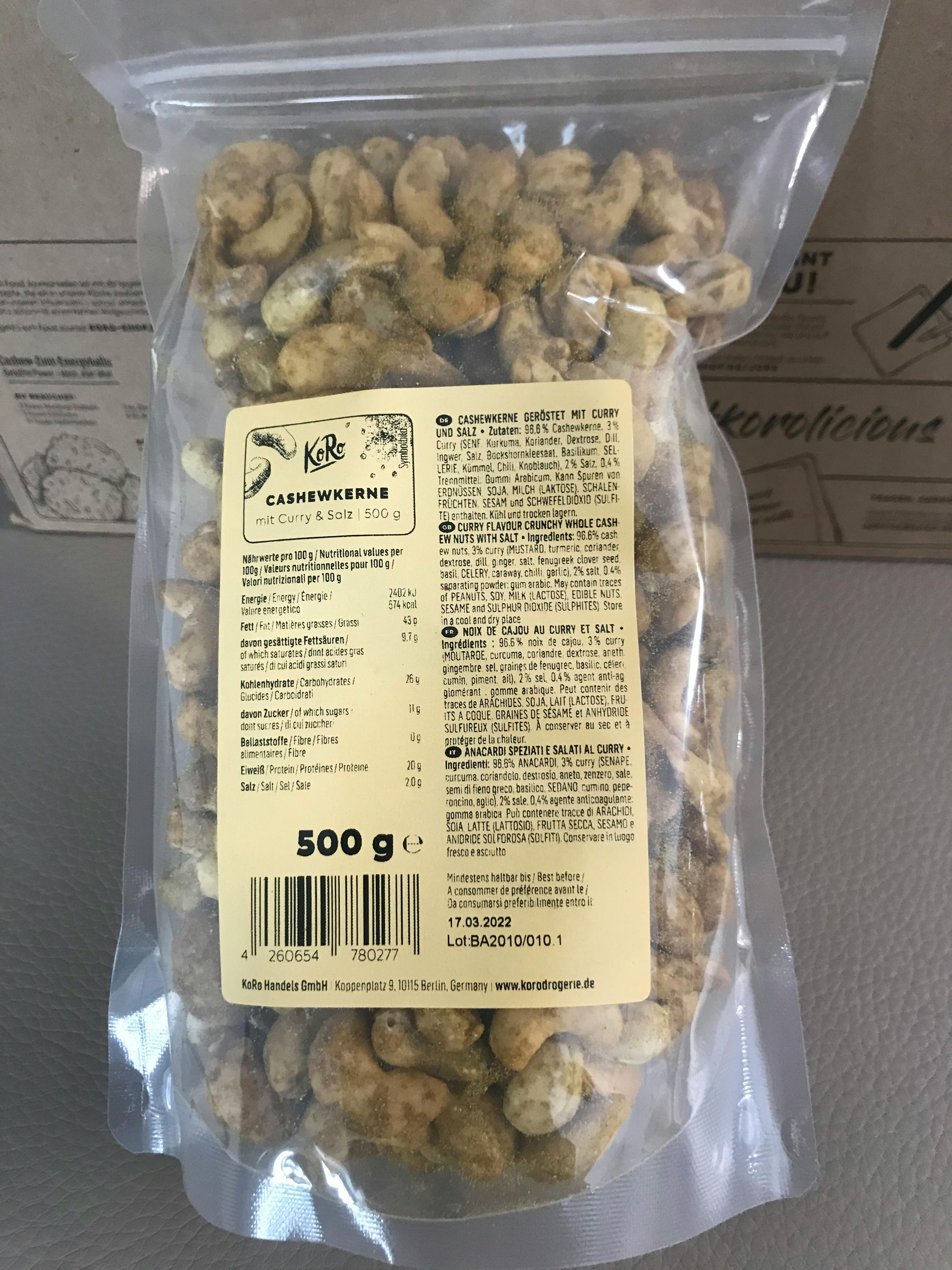 eine Plastiktüte mit 500 g Cashewkernen