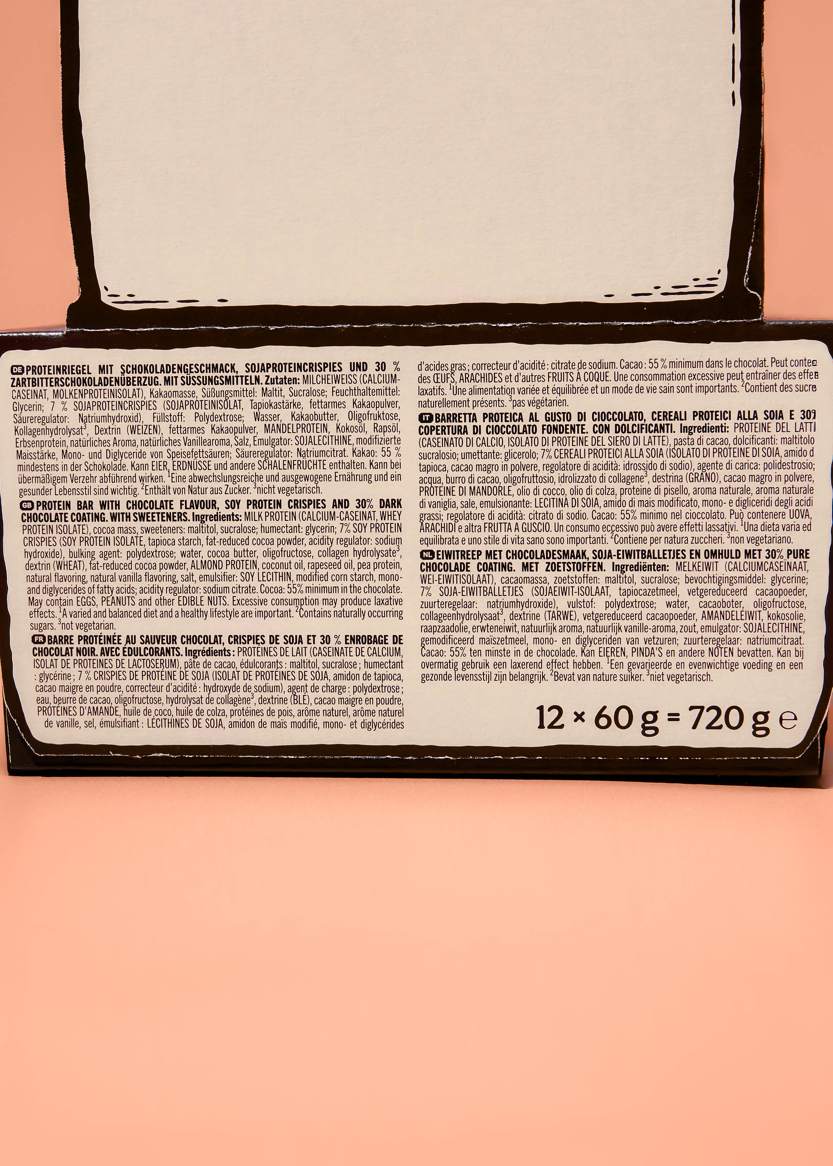 nahaufnahme der zutatenliste und nährwertangaben auf einer verpackung, die text in mehreren sprachen wie deutsch, englisch, französisch und niederländisch sowie die angabe '12 × 60 g = 720 g e' zeigt.