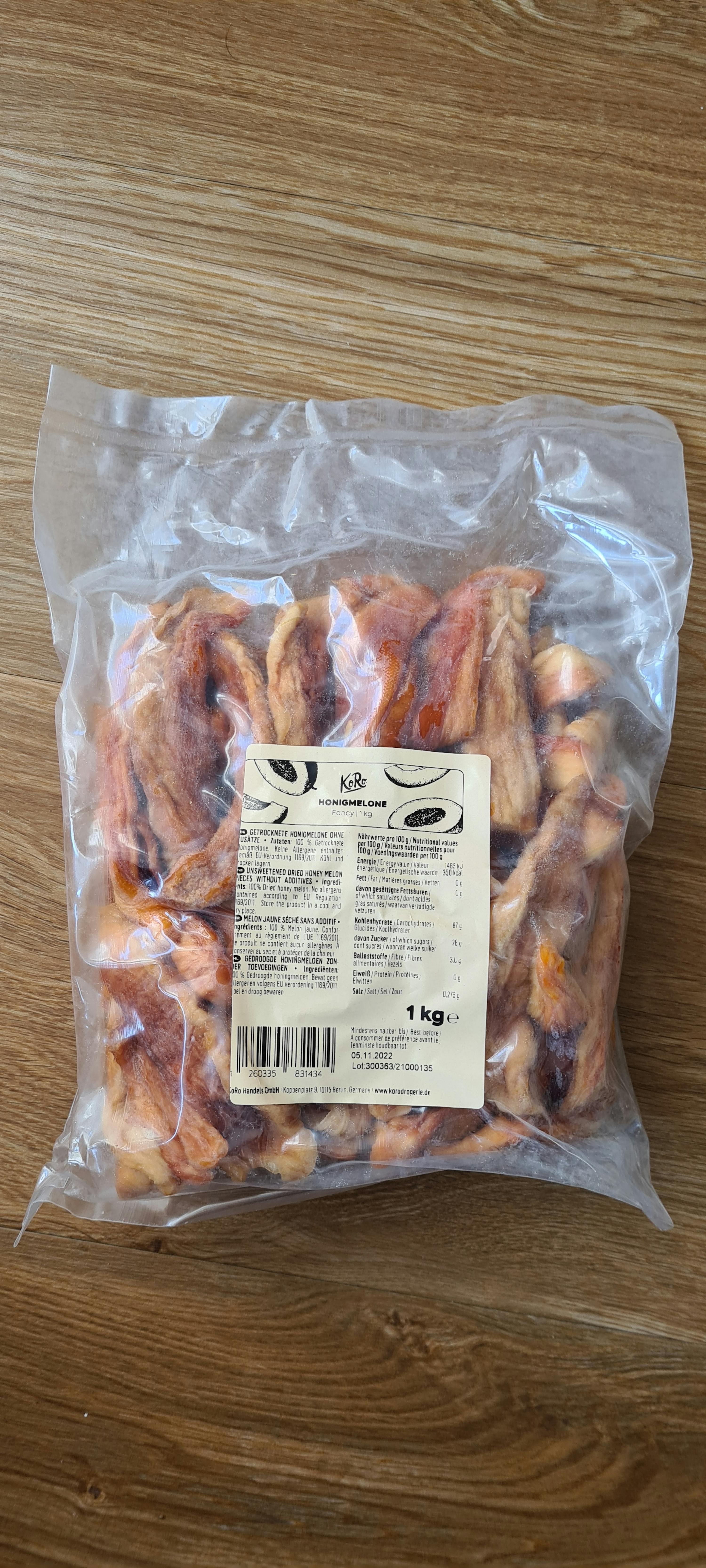 un sac de nourriture en plastique avec une étiquette de 1 kg