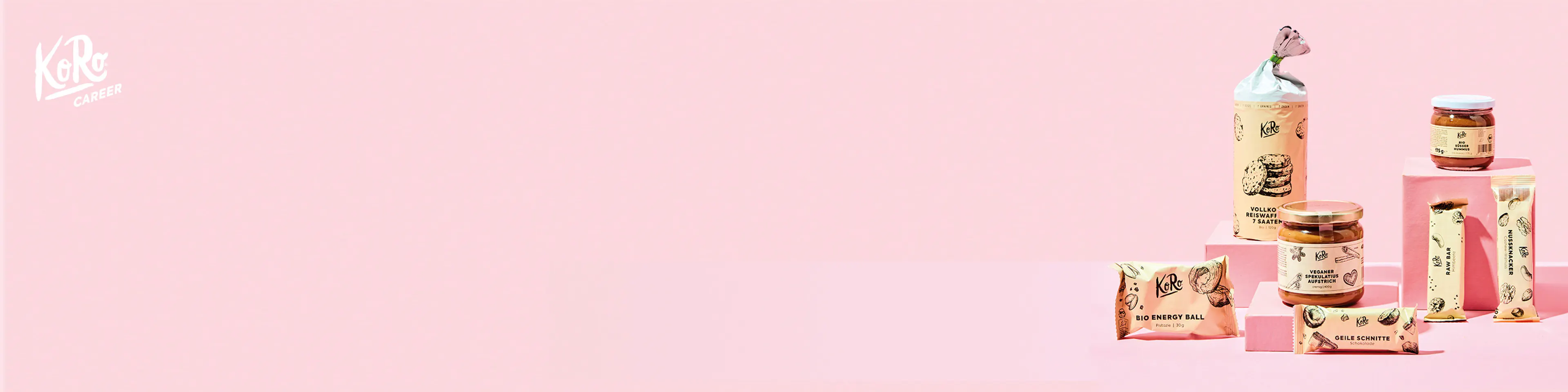 eine Reihe von Erdnussbutterprodukten , die auf rosa Stühlen auf einem rosa Hintergrund stehen .